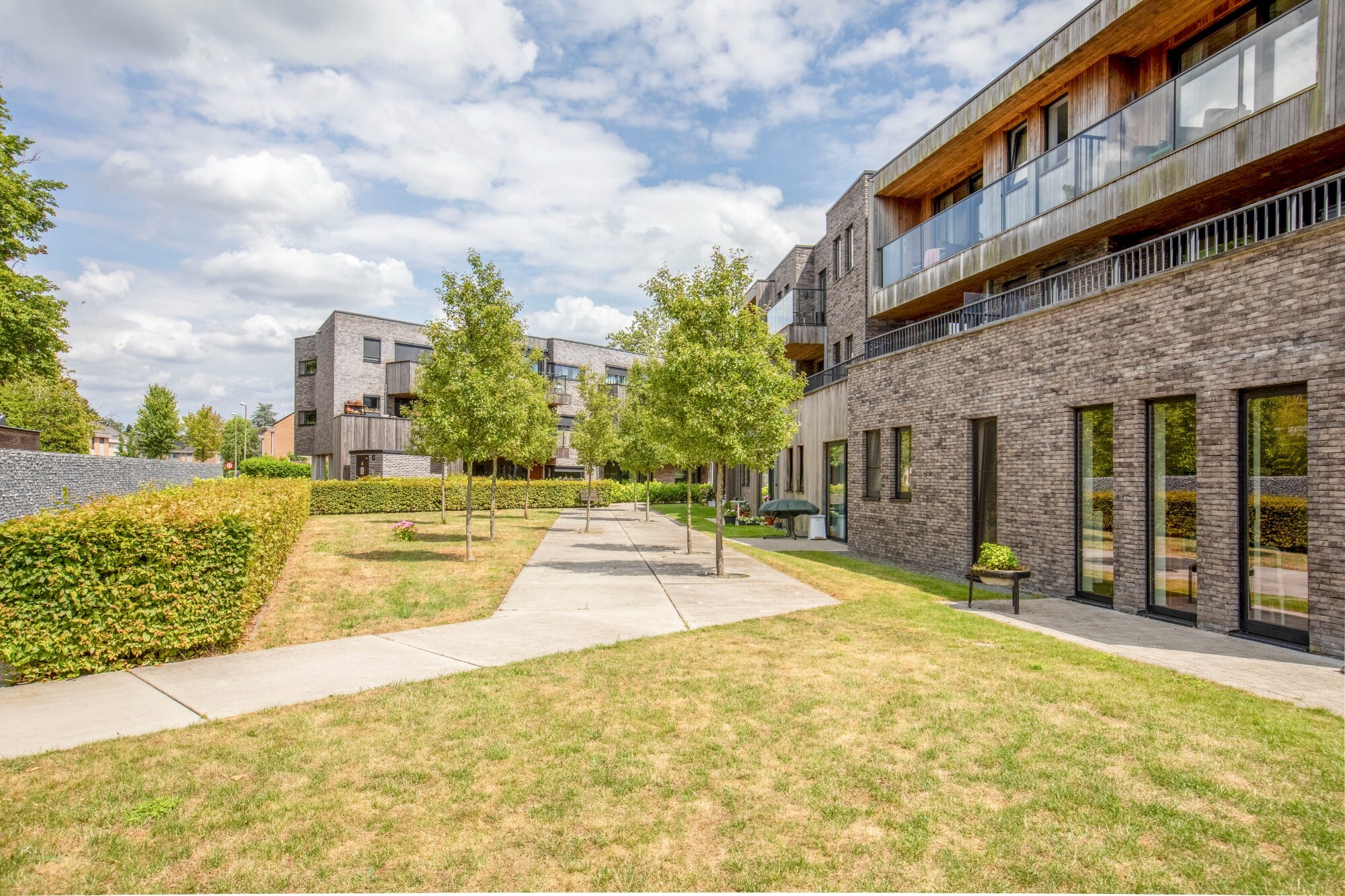 Energiezuinige assistentiewoning met autostaanplaats en groene omgeving