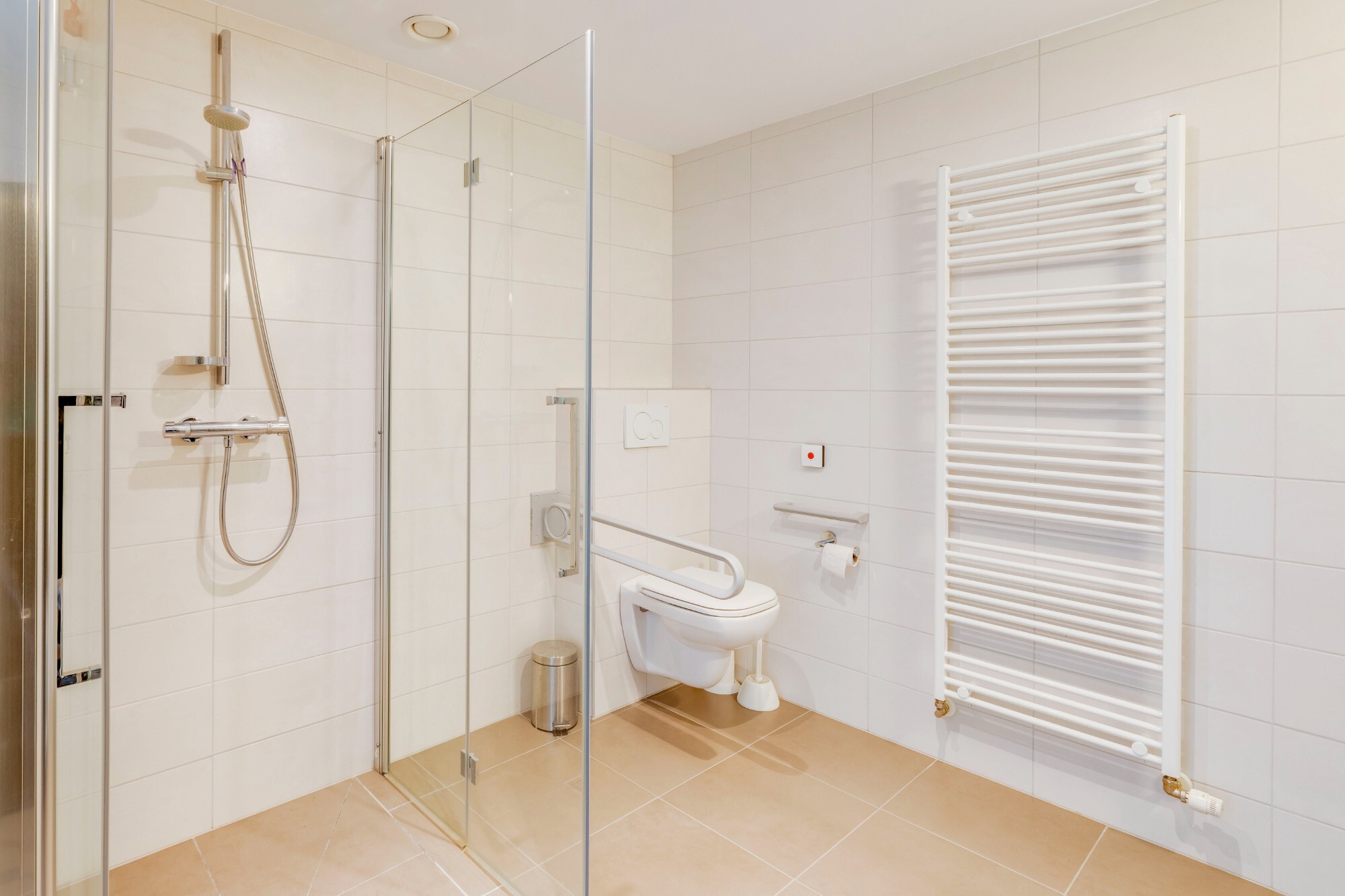 Energiezuinige assistentiewoning met autostaanplaats en groene omgeving