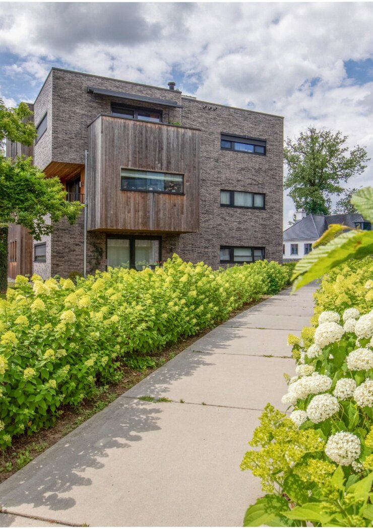 Energiezuinige assistentiewoning met autostaanplaats en groene omgeving