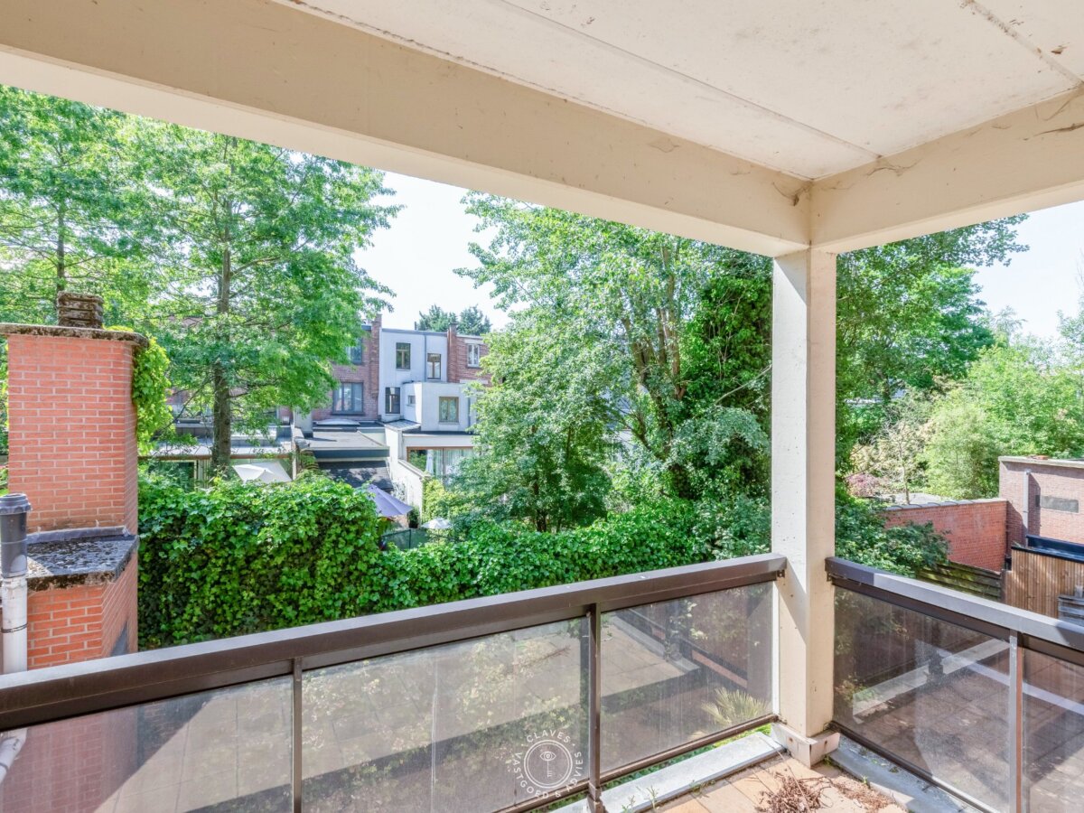 Ruim en lichtrijk appartement met 3 slaapkamers op toplocatie met autostaanplaats aan het Hendrik Heymanplein