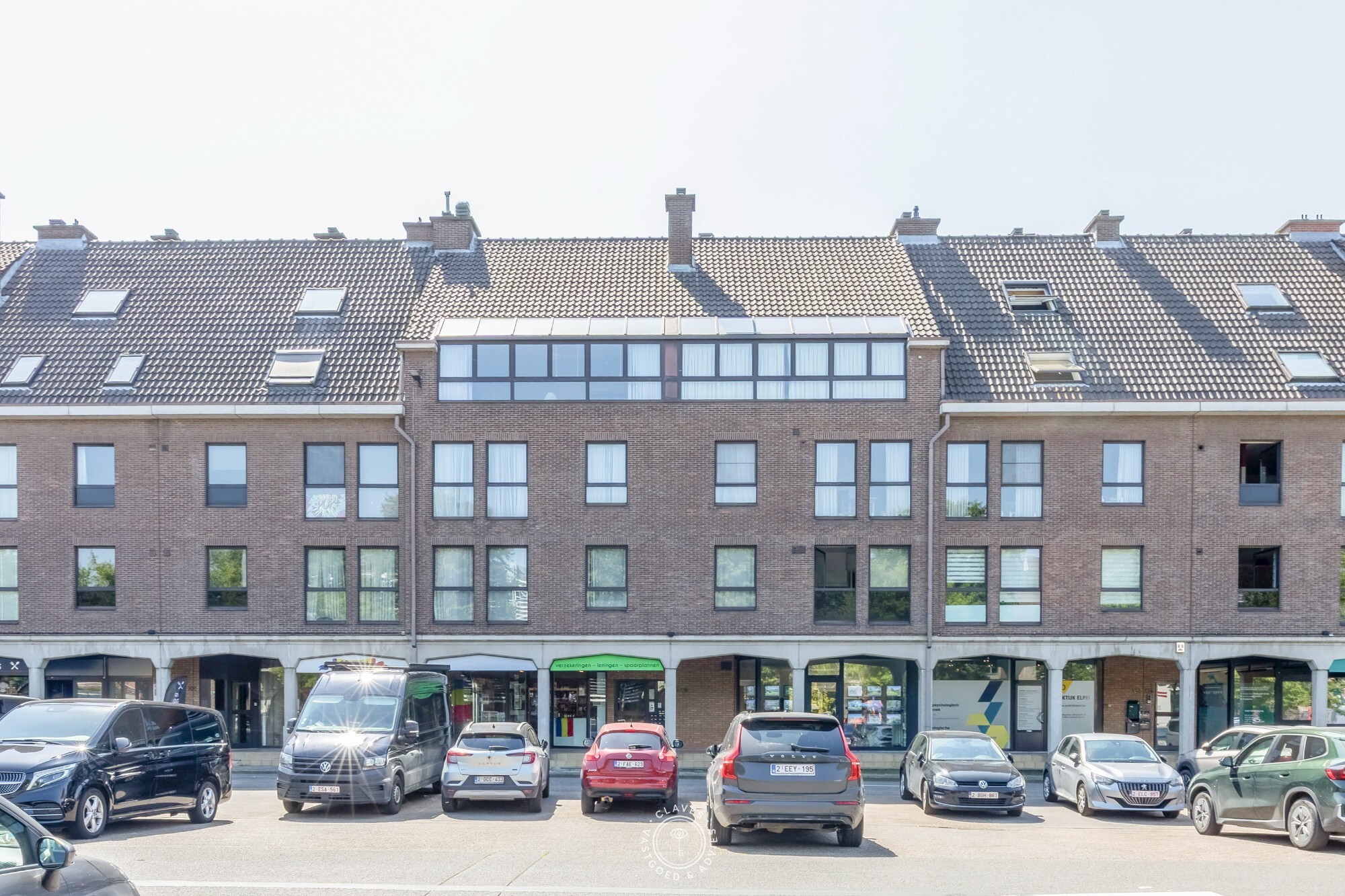 Ruim en lichtrijk appartement met 3 slaapkamers op toplocatie met autostaanplaats aan het Hendrik Heymanplein