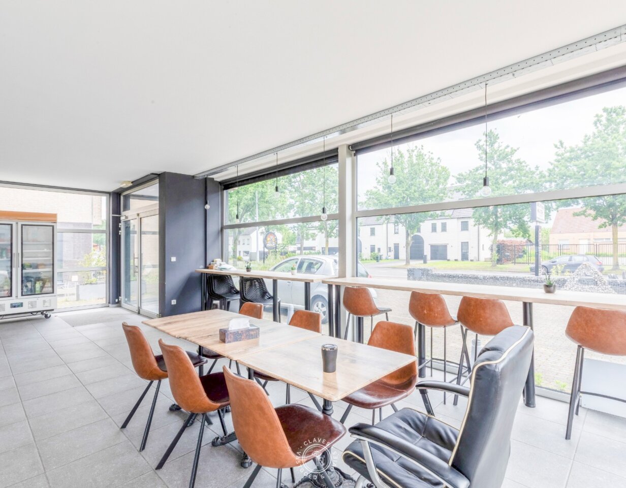 Instapklaar handelspand op centrale locatie met uitstekende visibiliteit