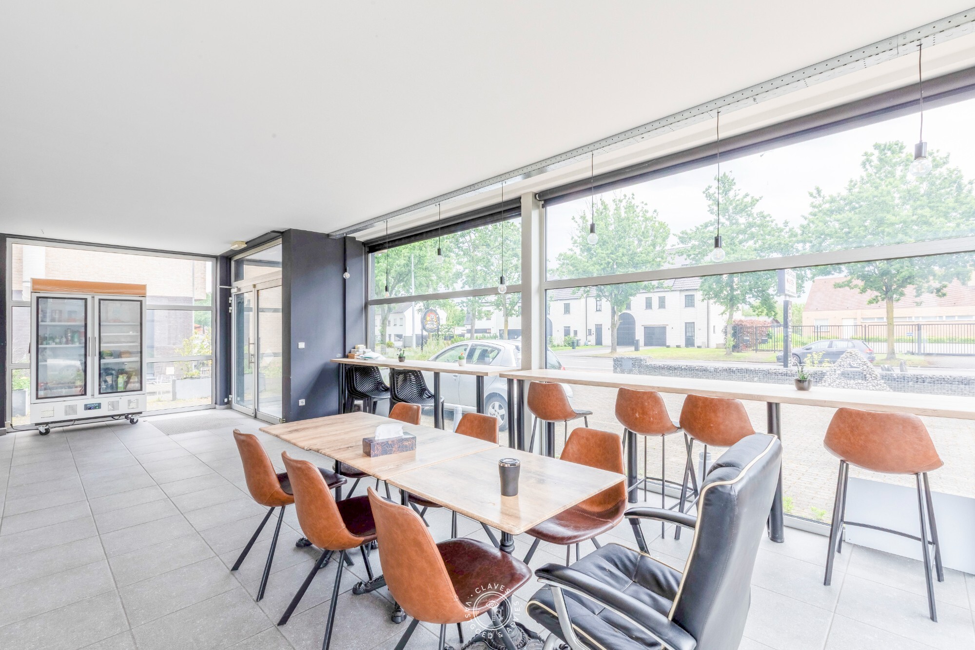 Instapklaar handelspand op centrale locatie met uitstekende visibiliteit
