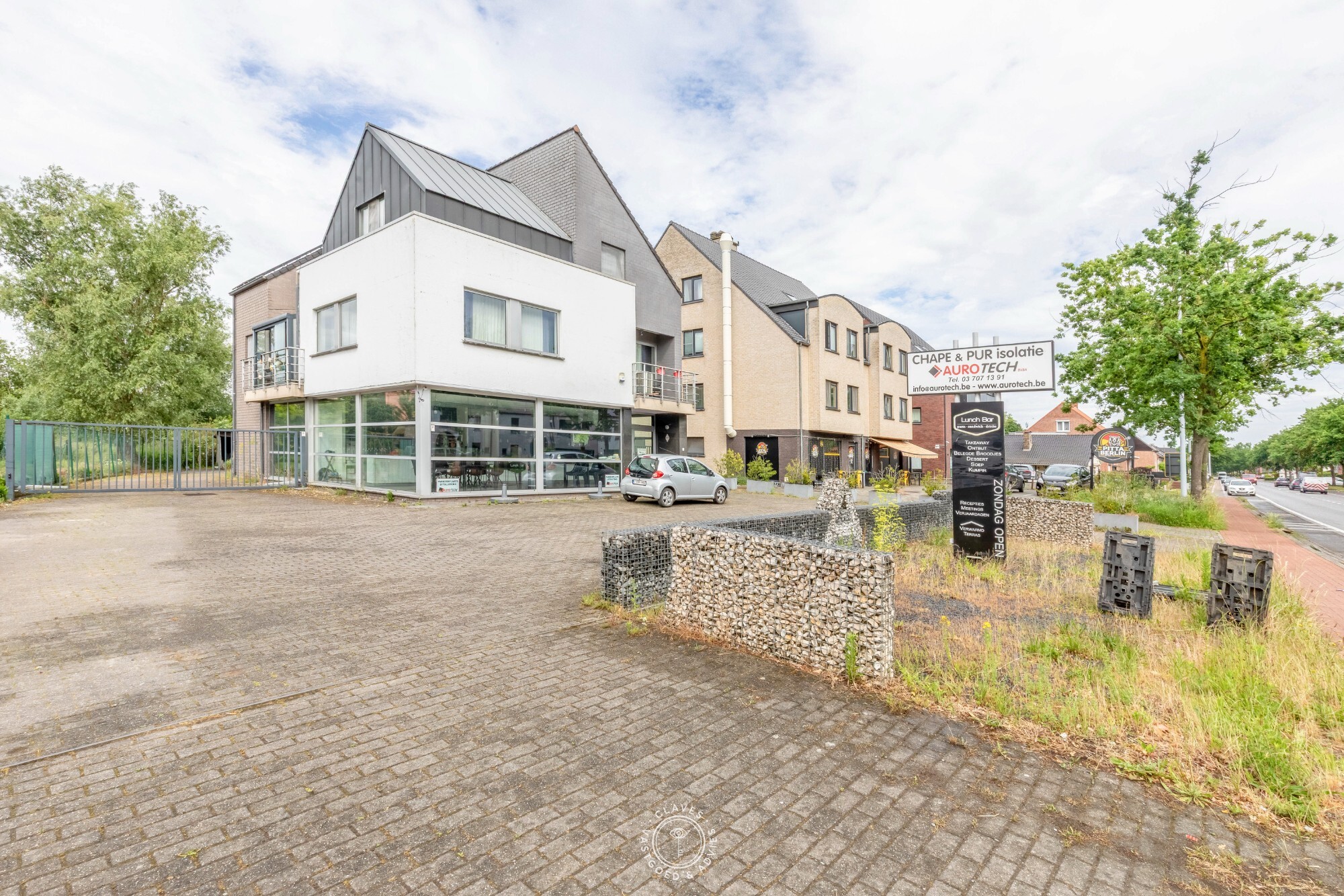 Instapklaar handelspand op centrale locatie met uitstekende visibiliteit