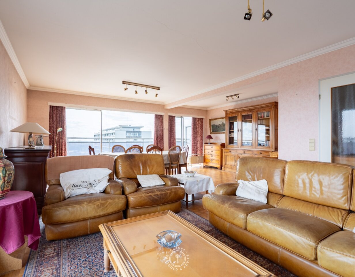 Lichtrijk hoekappartement op de 14de verdieping met panoramisch uitzicht