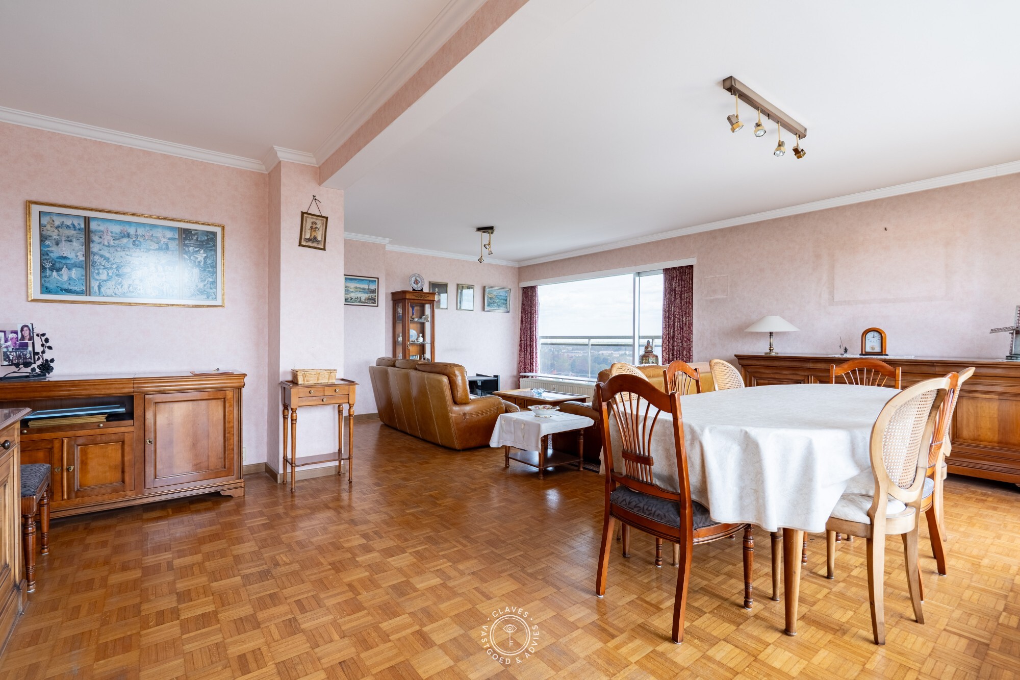 Lichtrijk hoekappartement op de 14de verdieping met panoramisch uitzicht