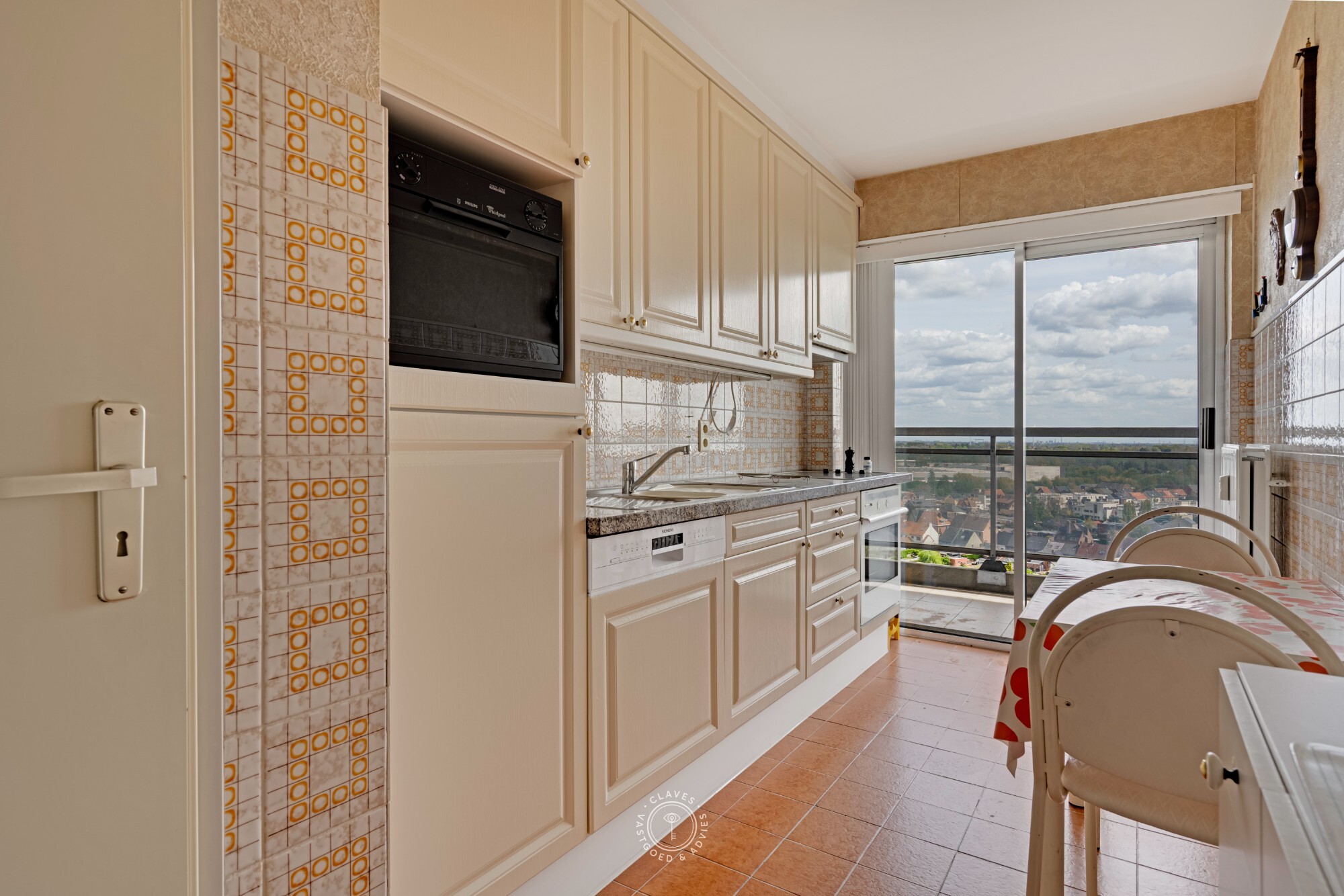 Lichtrijk hoekappartement op de 14de verdieping met panoramisch uitzicht