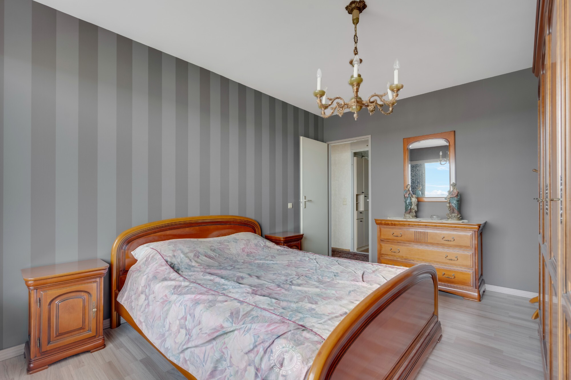 Lichtrijk hoekappartement op de 14de verdieping met panoramisch uitzicht