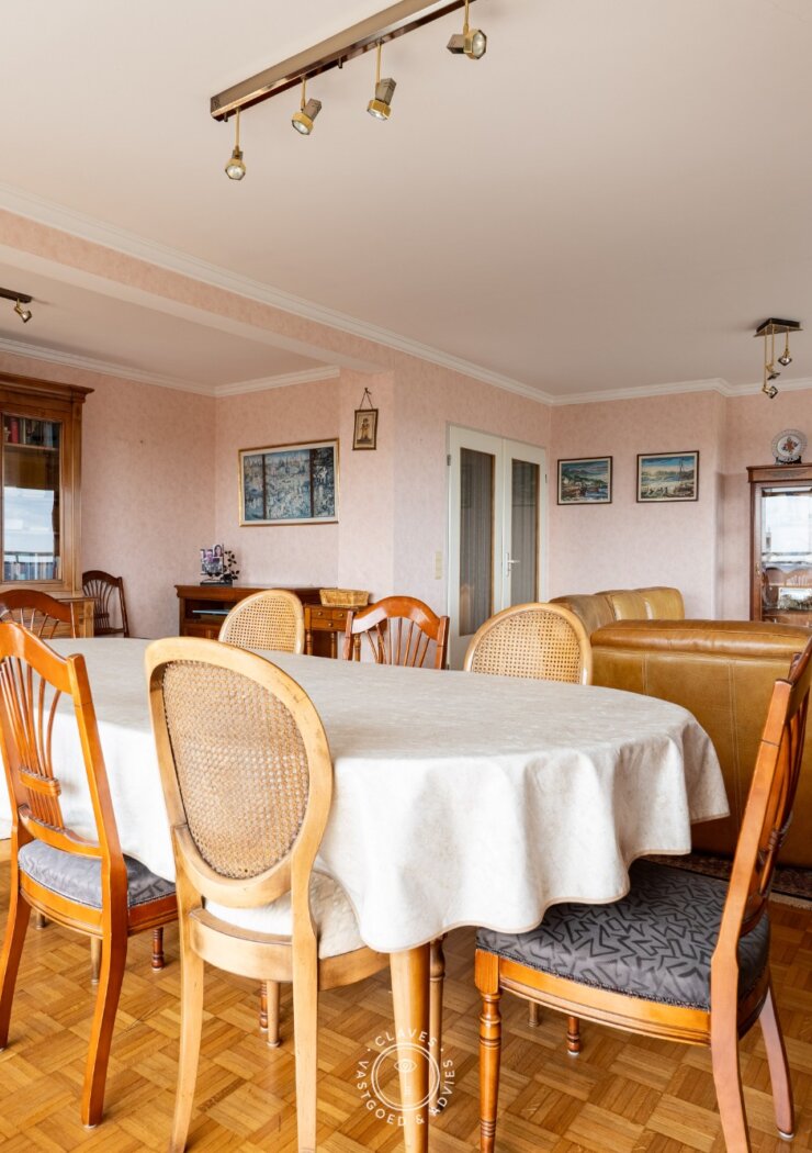 Lichtrijk hoekappartement op de 14de verdieping met panoramisch uitzicht