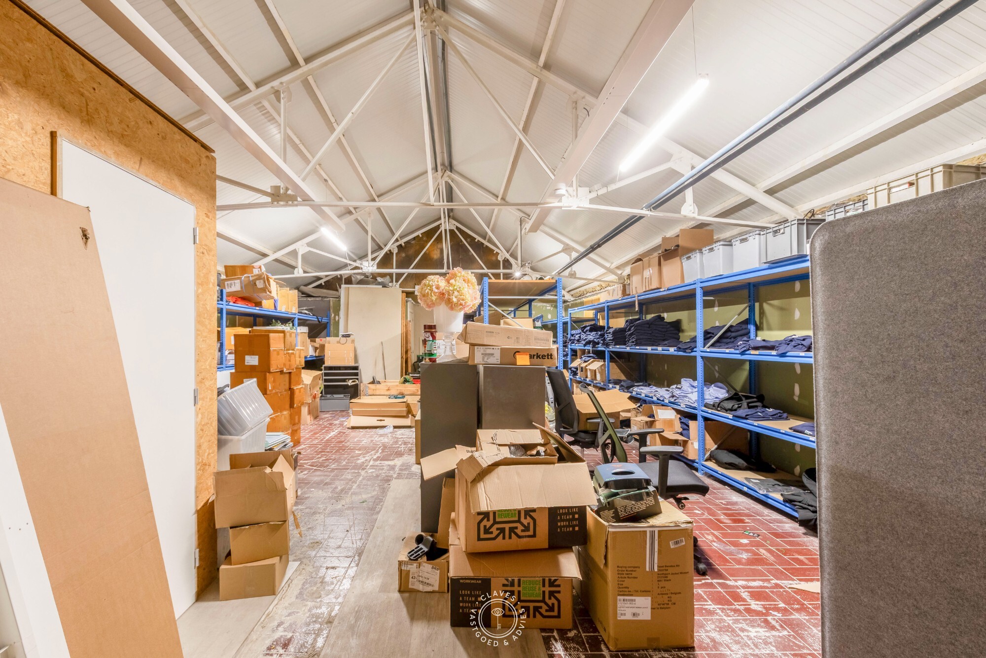 Operationele uitvalsbasis voor KMO — kantoor + loods + magazijn, regio Waasland