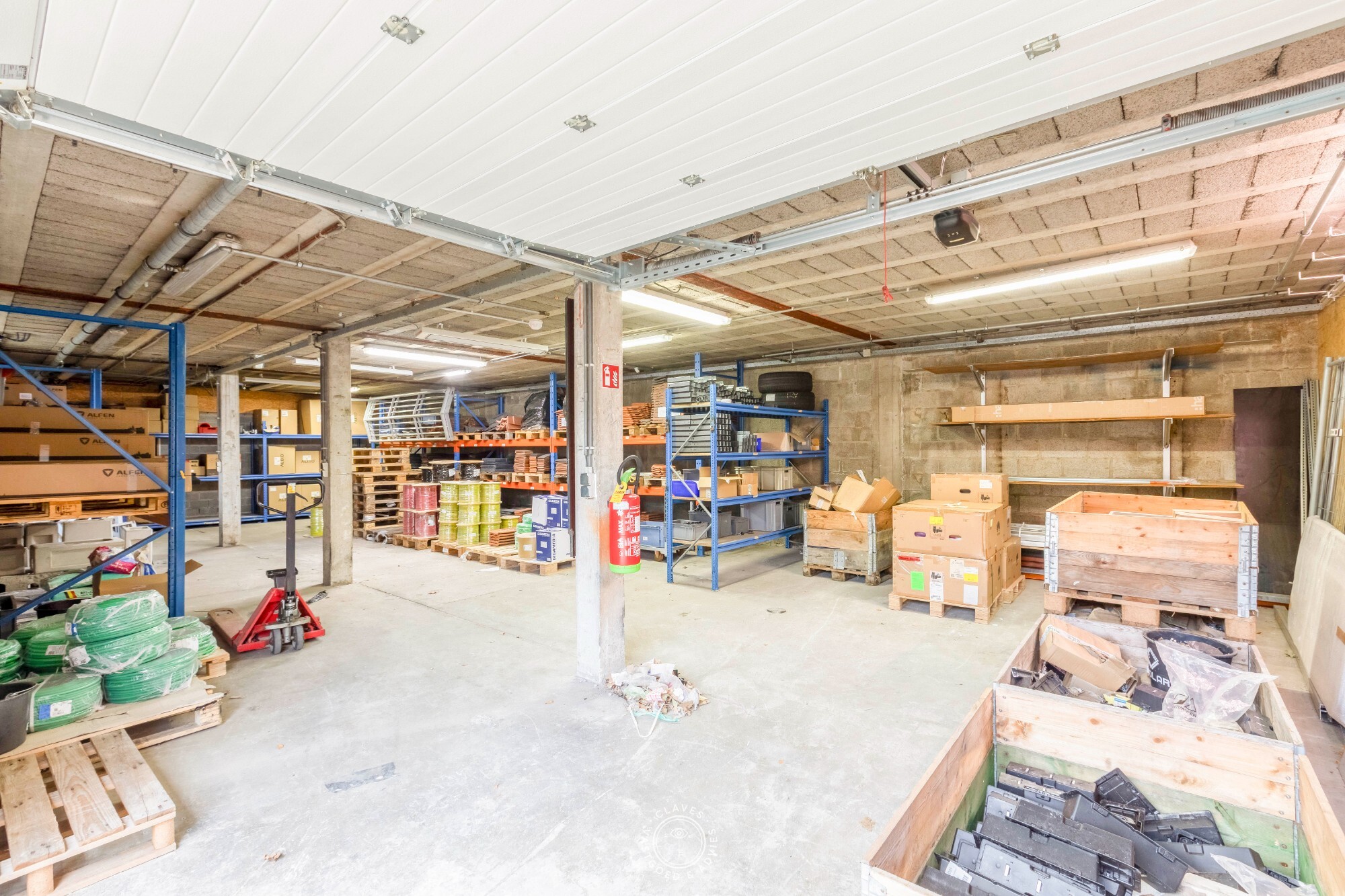 Operationele uitvalsbasis voor KMO — kantoor + loods + magazijn, regio Waasland