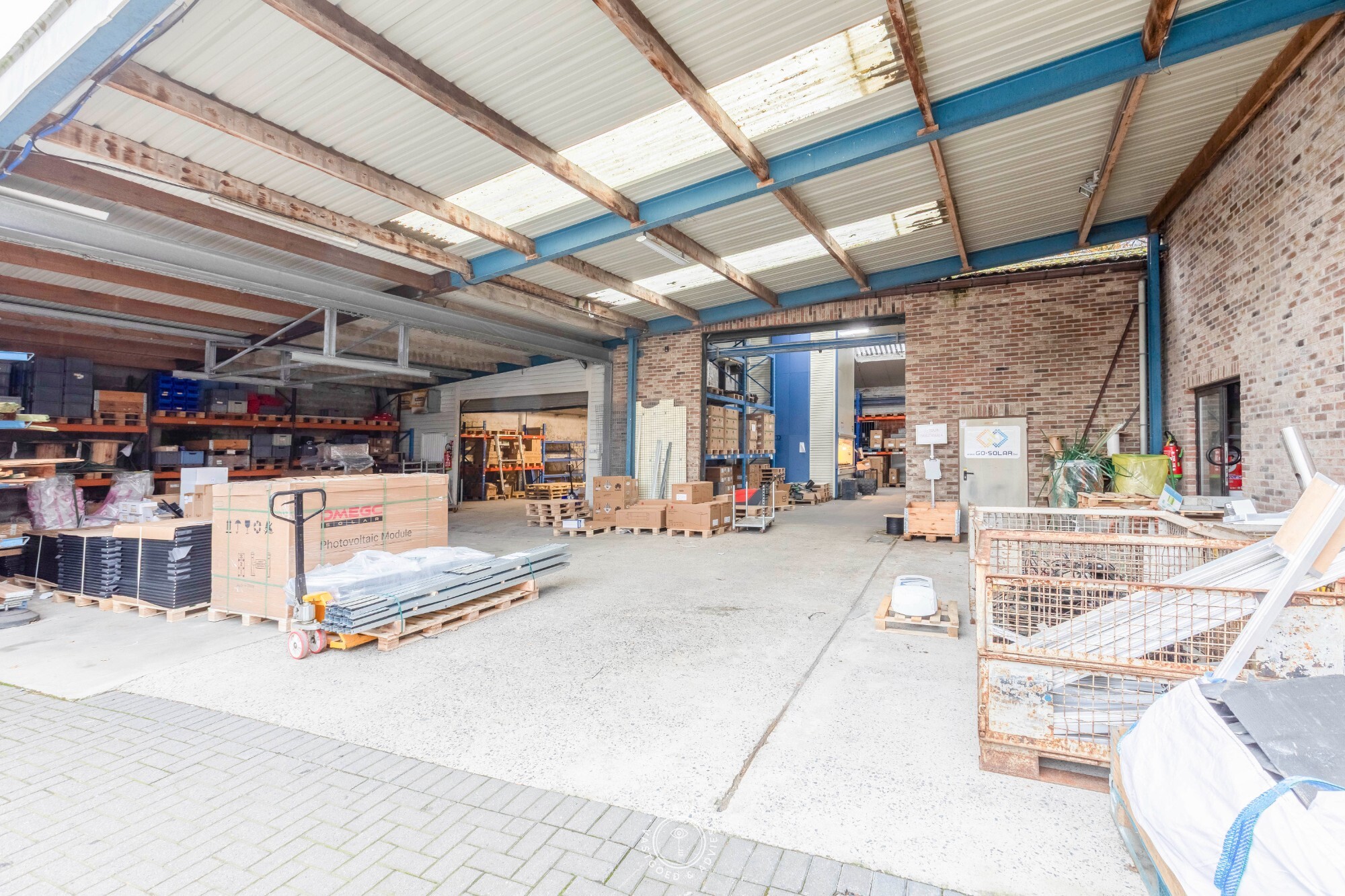 Operationele uitvalsbasis voor KMO — kantoor + loods + magazijn