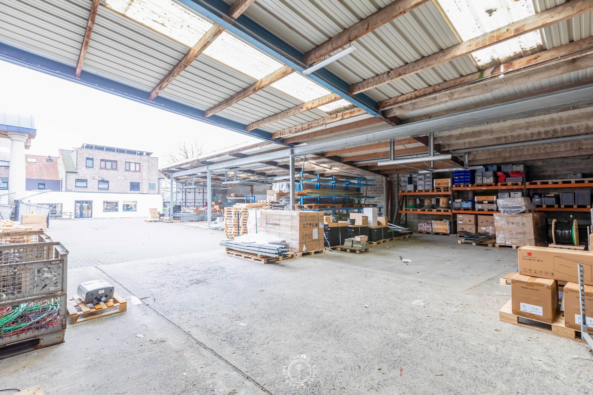 Operationele uitvalsbasis voor KMO — kantoor + loods + magazijn