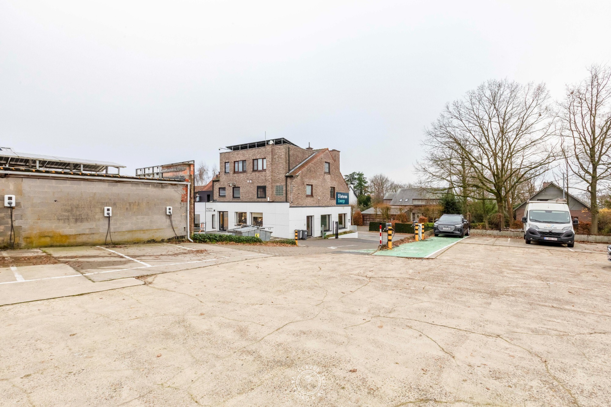 Operationele uitvalsbasis voor KMO — kantoor + loods + magazijn