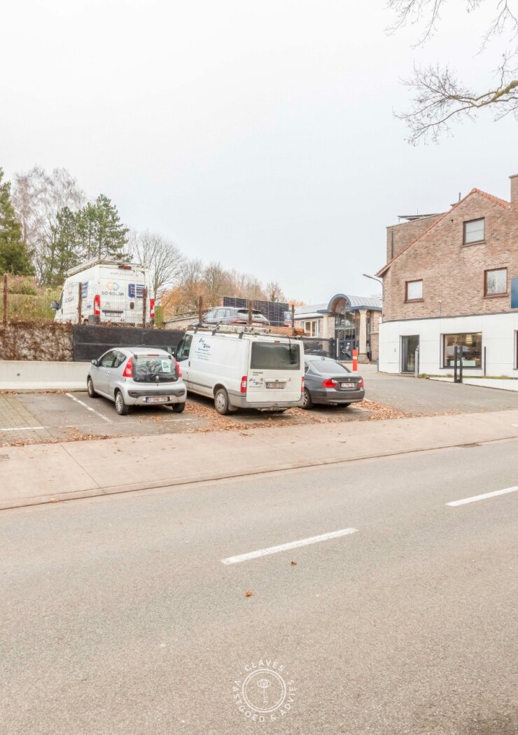 Operationele uitvalsbasis voor KMO — kantoor + loods + magazijn
