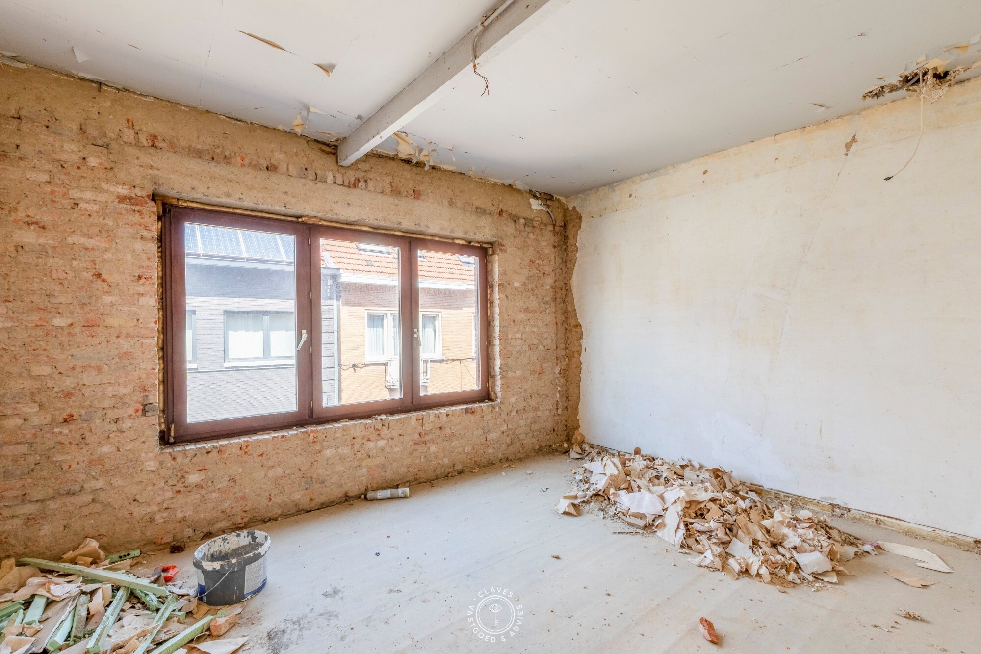 Te renoveren woning met garage in het centrum van Sint-Niklaas