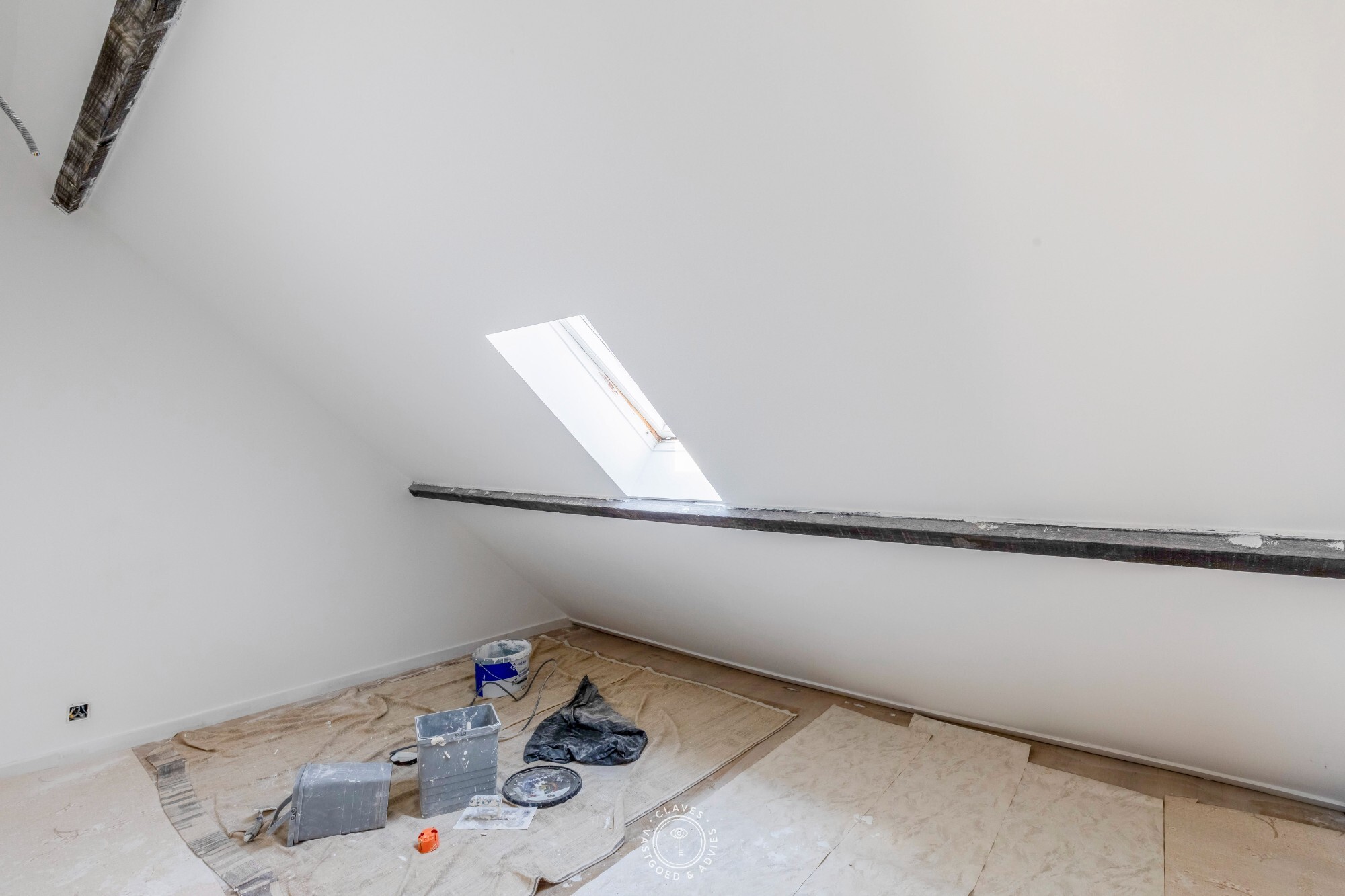 Te renoveren woning met garage in het centrum van Sint-Niklaas