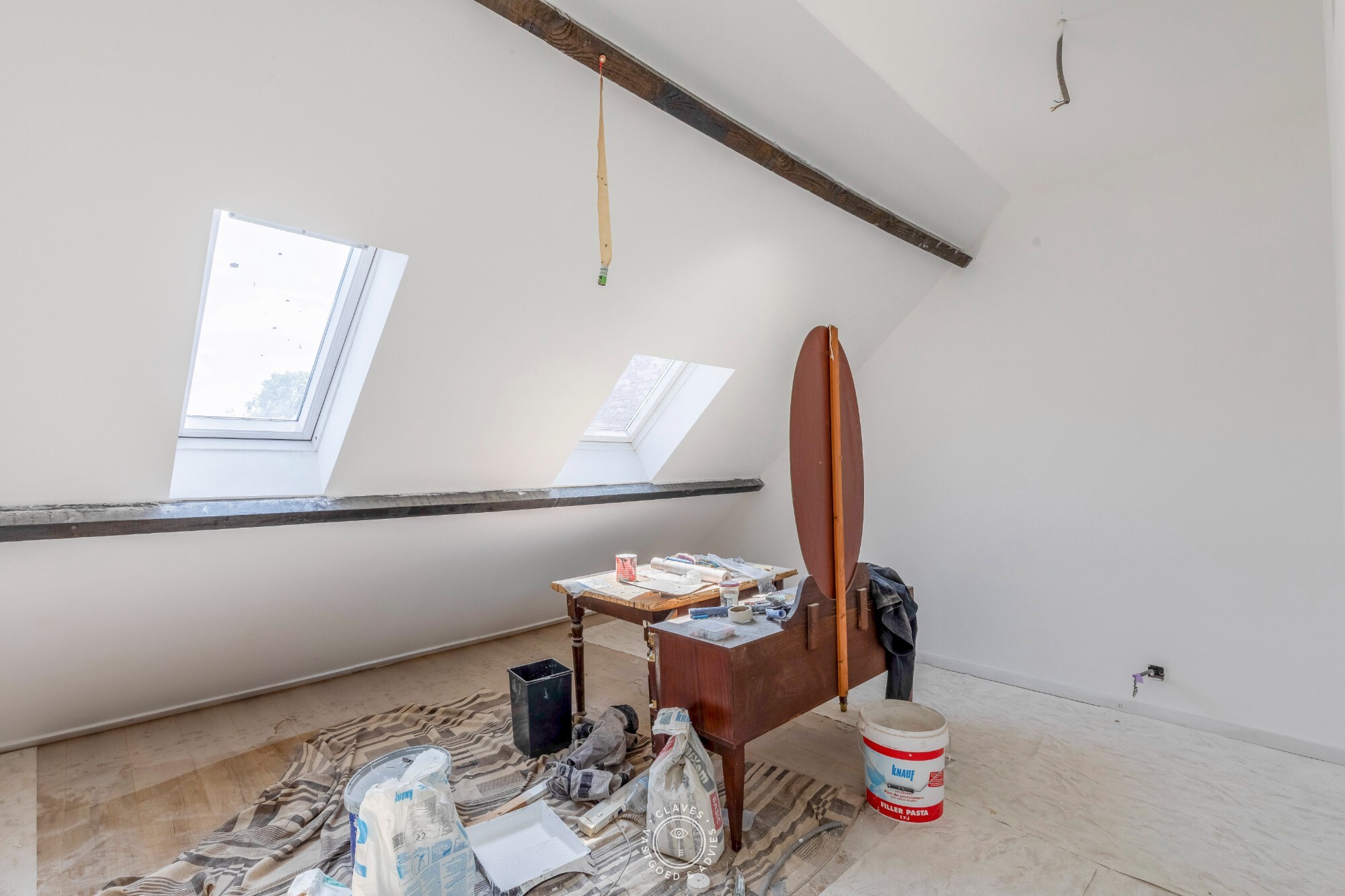Te renoveren woning met garage in het centrum van Sint-Niklaas