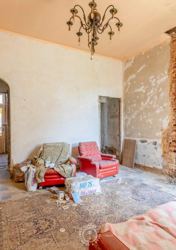 Te renoveren woning met garage in het centrum van Sint-Niklaas