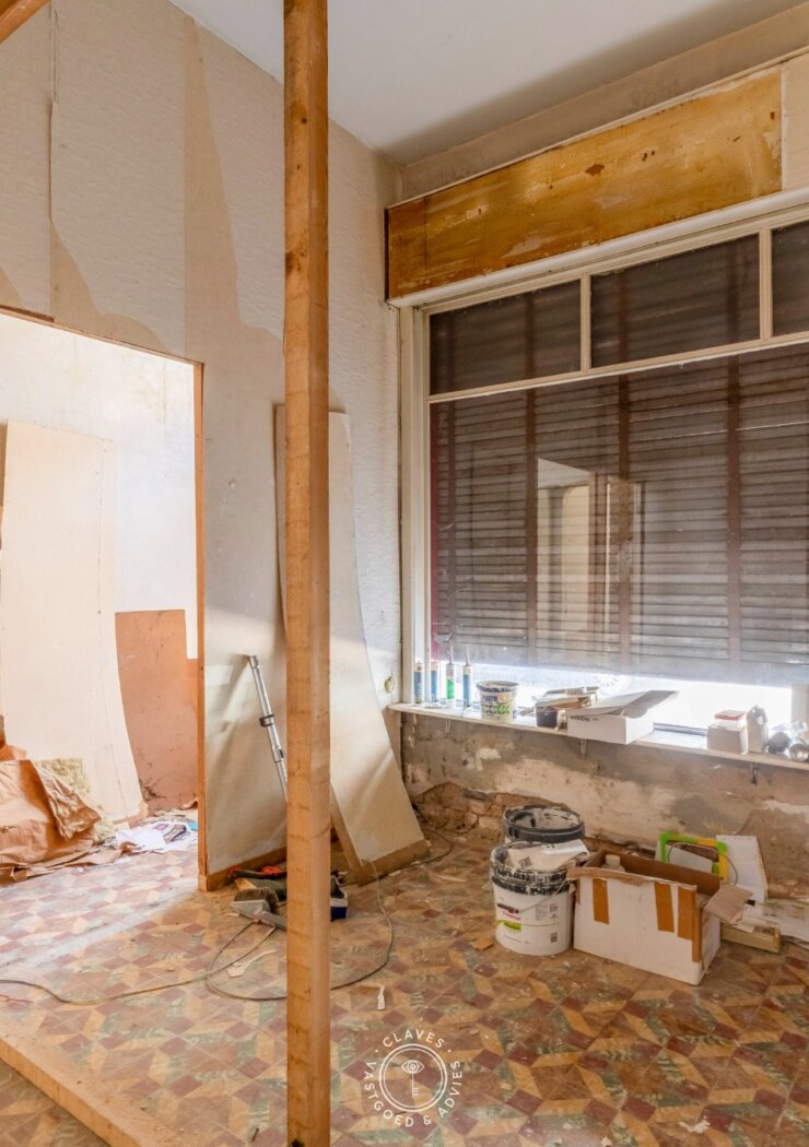 Te renoveren woning met garage in het centrum van Sint-Niklaas
