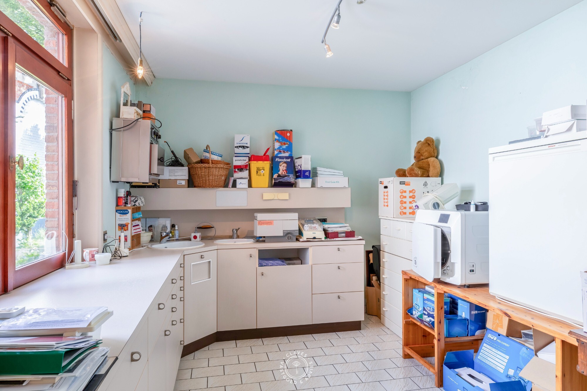 Statig en veelzijdig herenhuis met praktijkruimte in het centrum van Sint-Niklaas