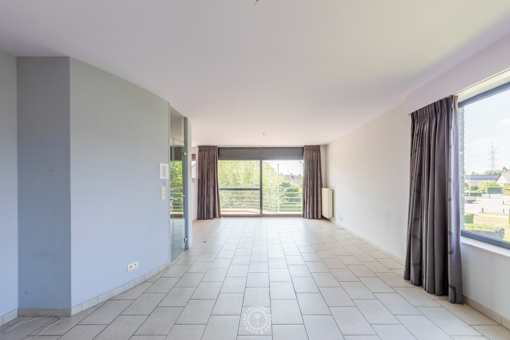 Ruim appartement met drie slaapkamers en zonnig terras