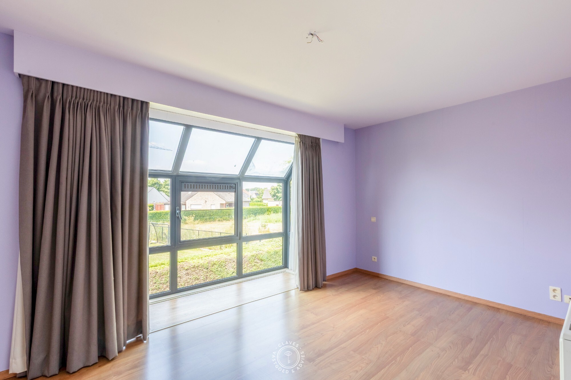 Ruim appartement met drie slaapkamers en zonnig terras