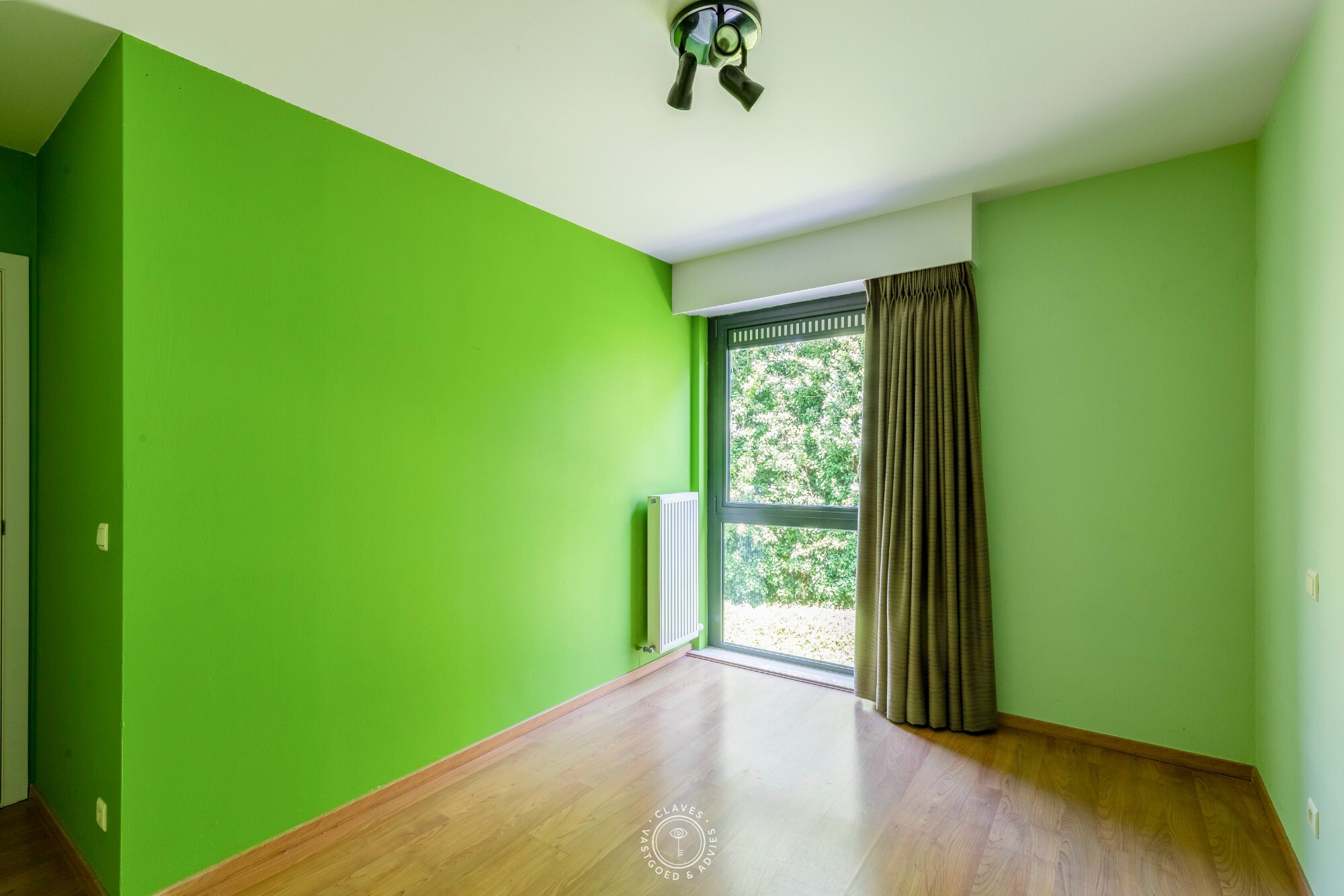 Ruim appartement met drie slaapkamers en zonnig terras