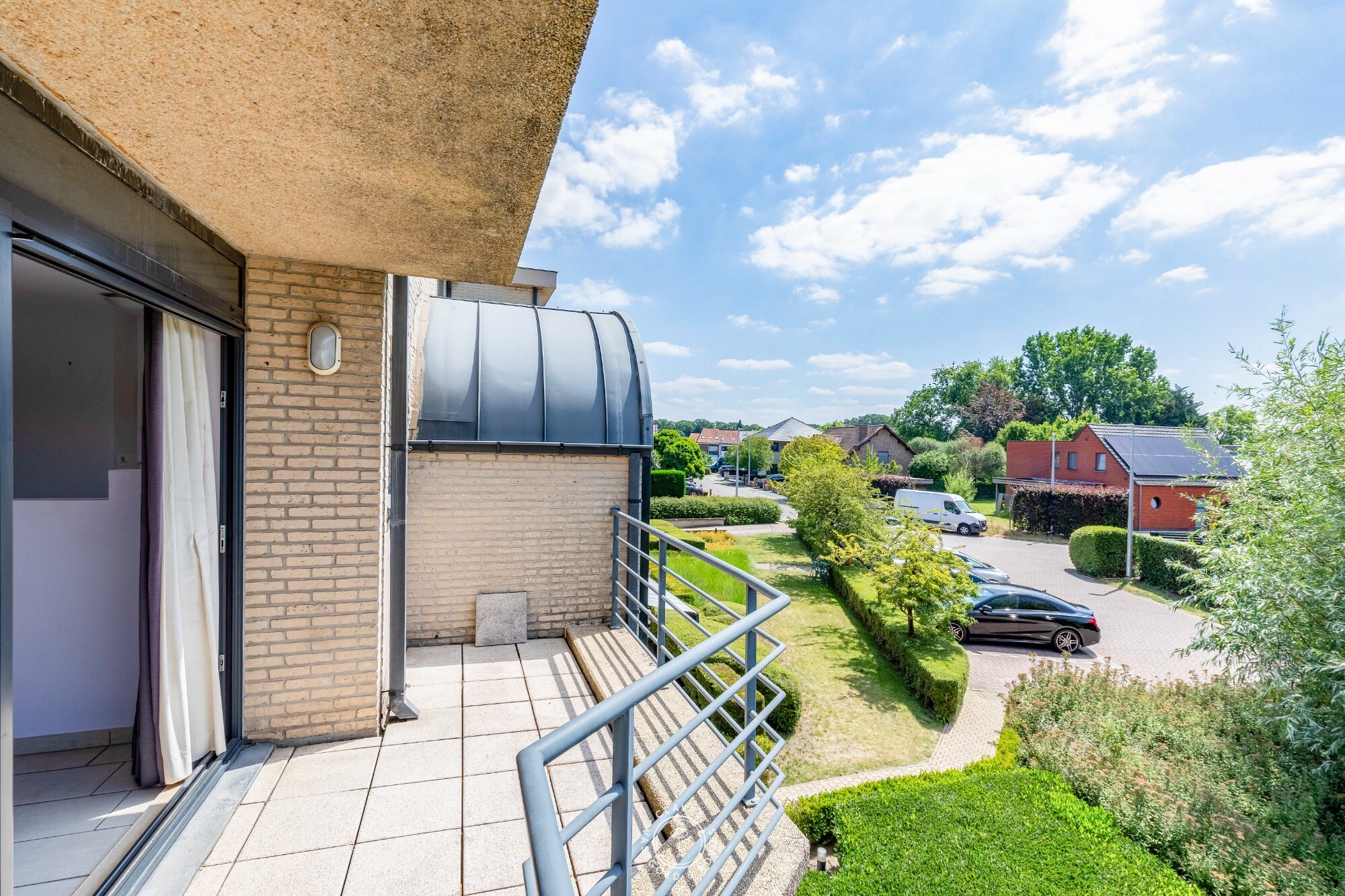 Ruim appartement met drie slaapkamers en zonnig terras