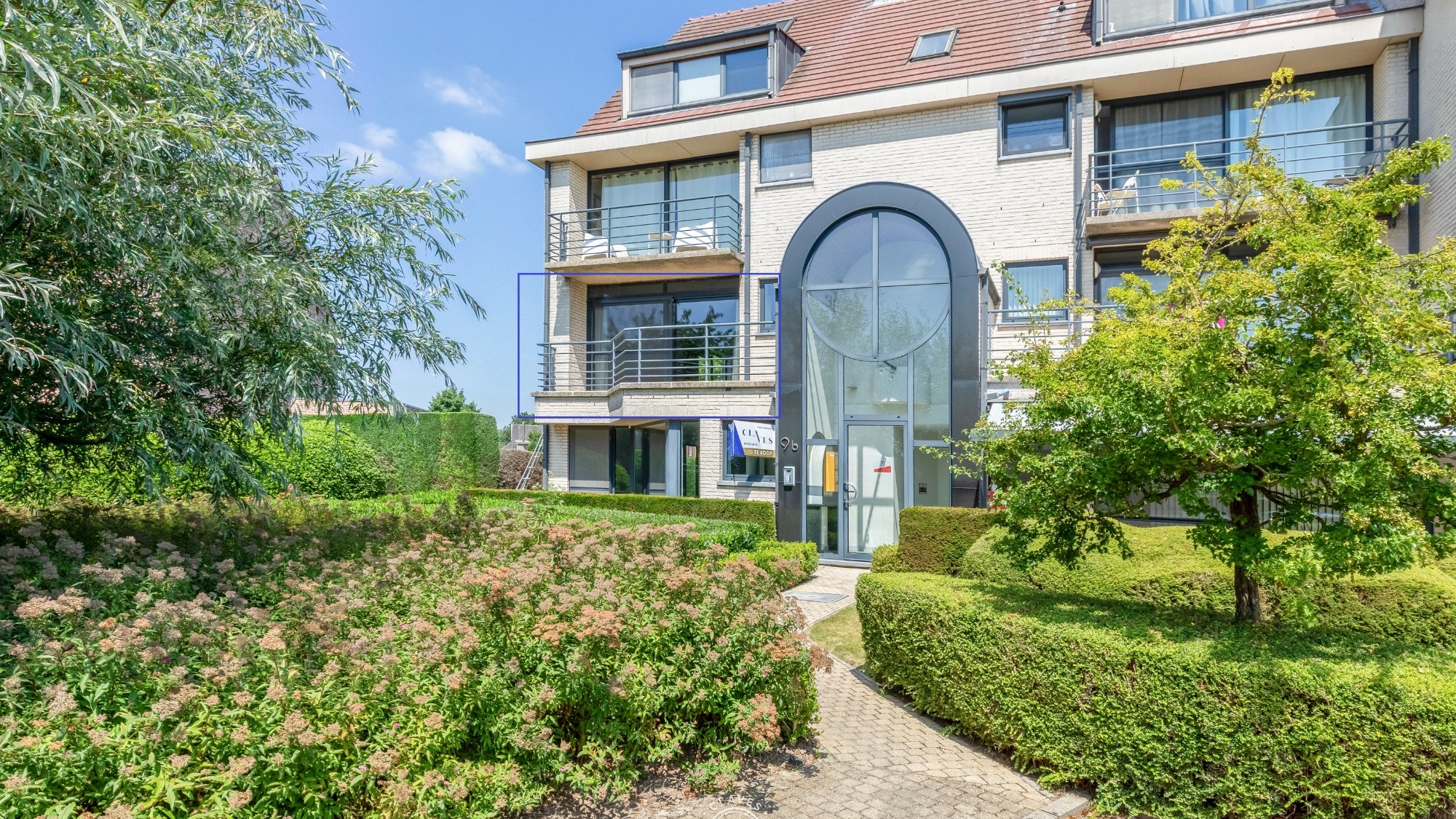 Ruim appartement met drie slaapkamers en zonnig terras