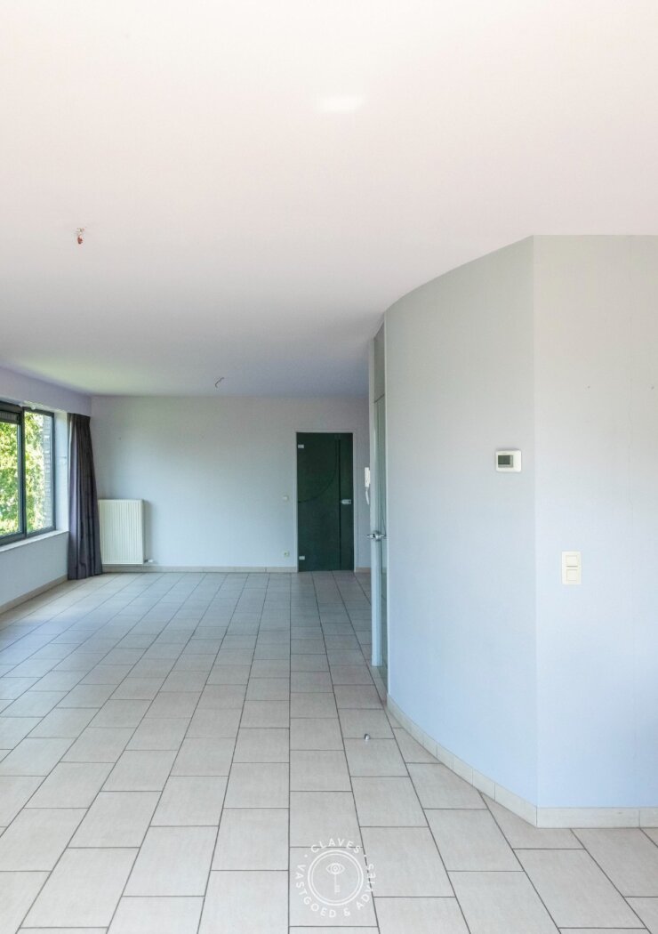 Ruim appartement met drie slaapkamers en zonnig terras