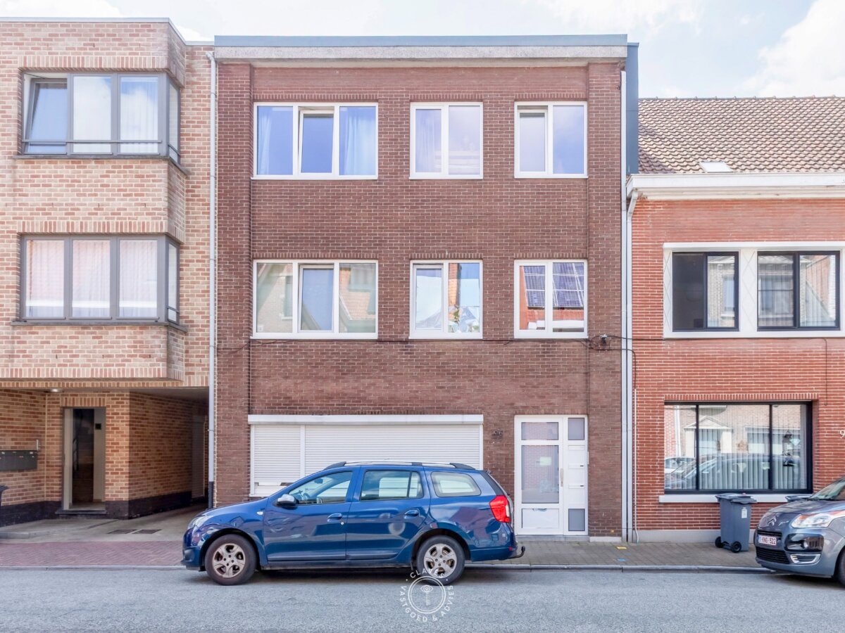 Opbrengsteigendom met drie appartementen op gunstige locatie in centrum Sint-Niklaas