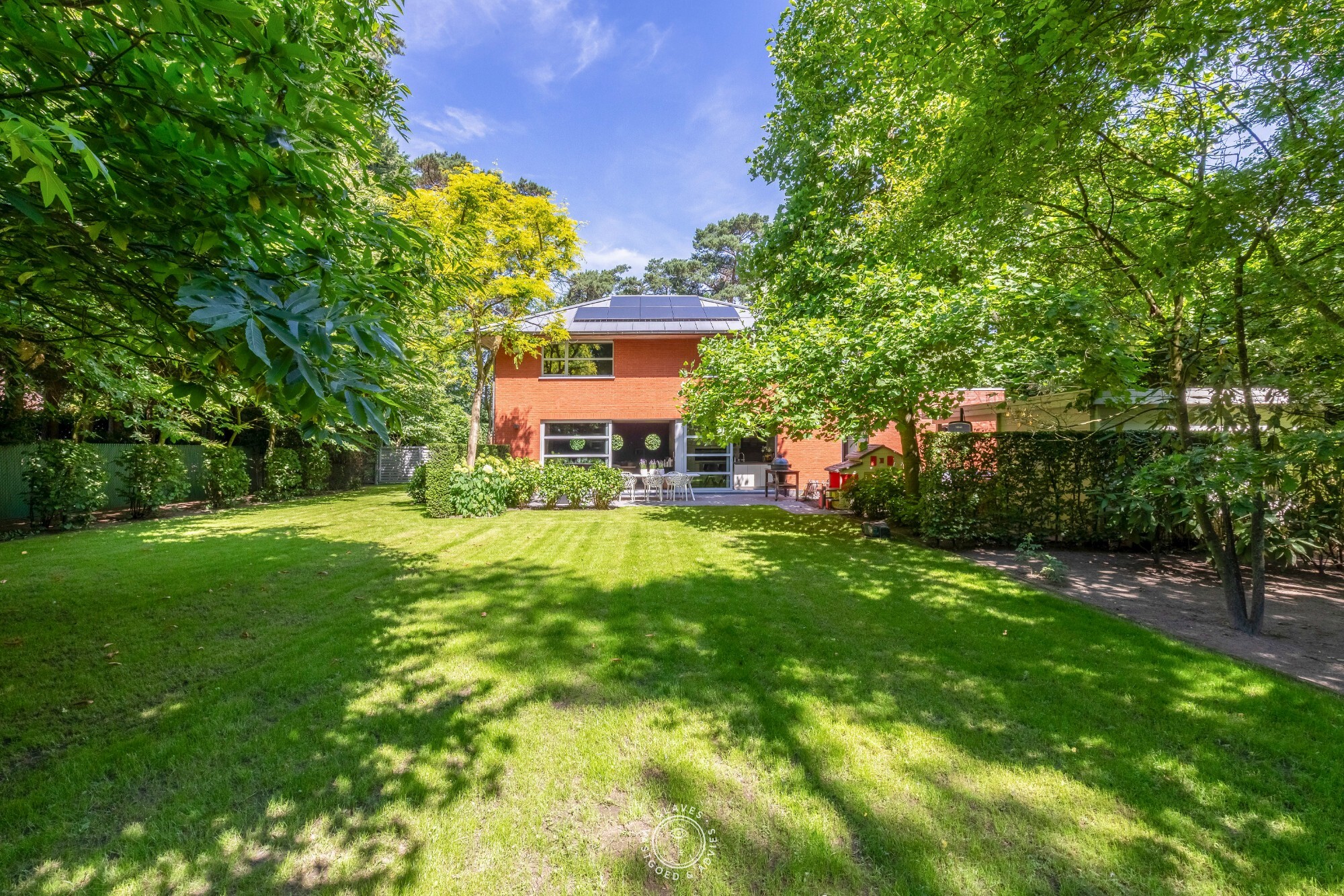 Exclusief wonen in het groen op een perceel van 1.885 m²