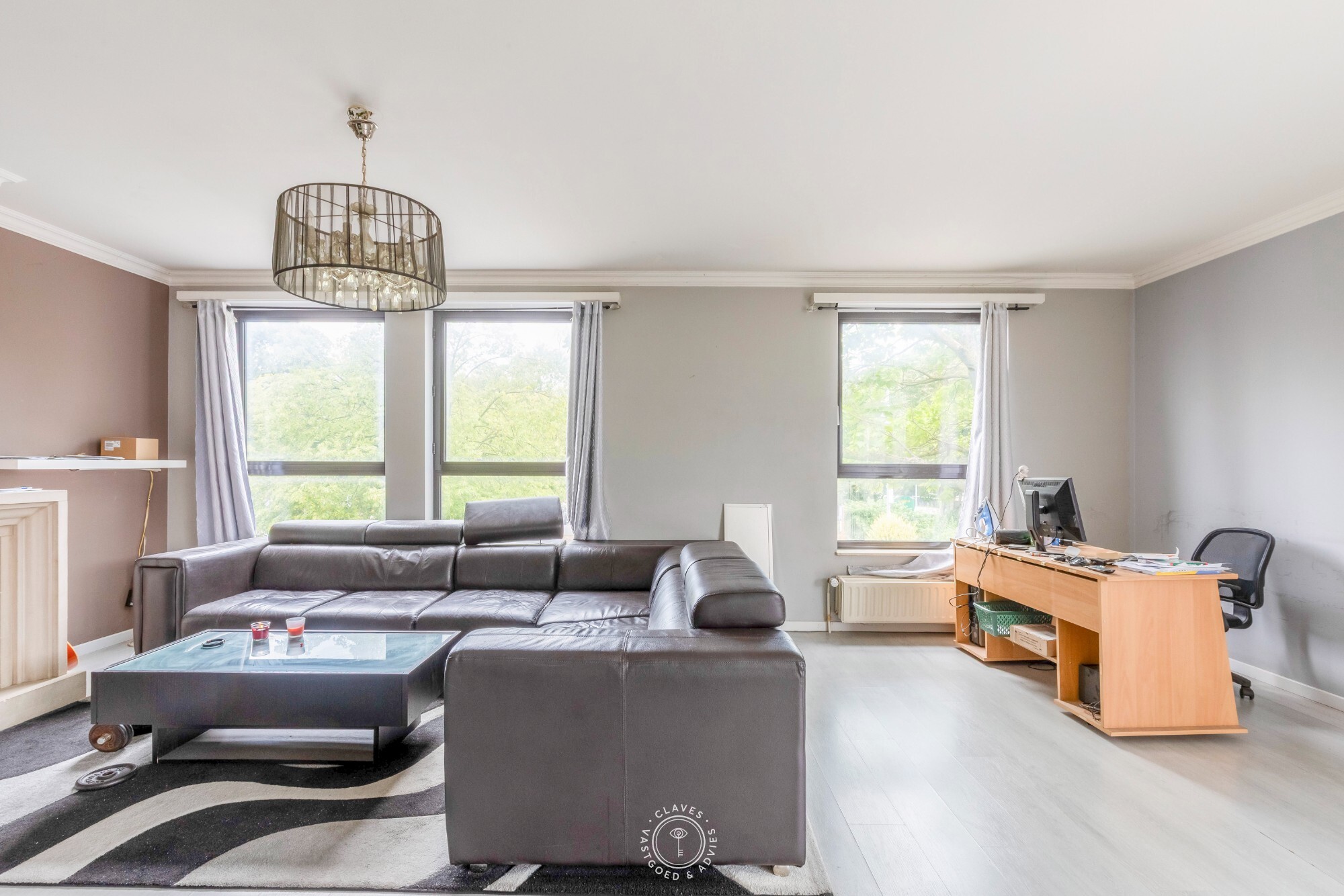 Lichtrijk tweeslaapkamerappartement met autostaanplaats op toplocatie