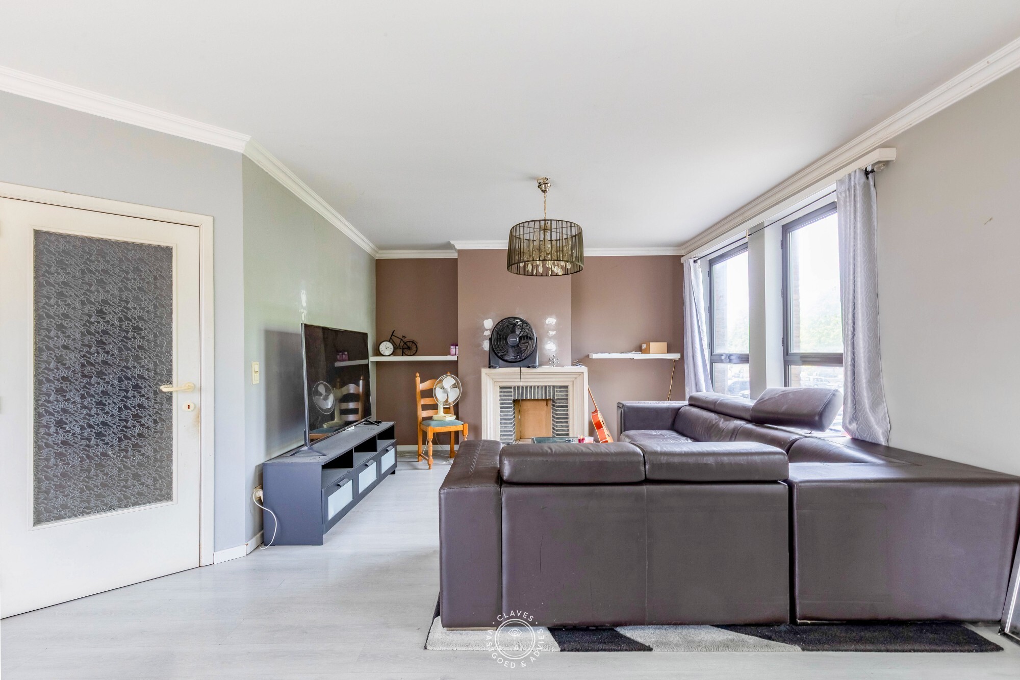 Lichtrijk tweeslaapkamerappartement met autostaanplaats op toplocatie