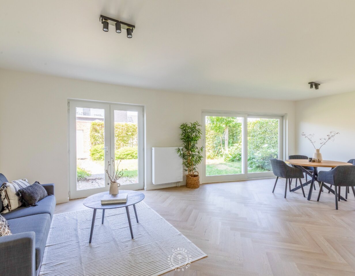High-end vernieuwbouwappartement met privatieve tuin