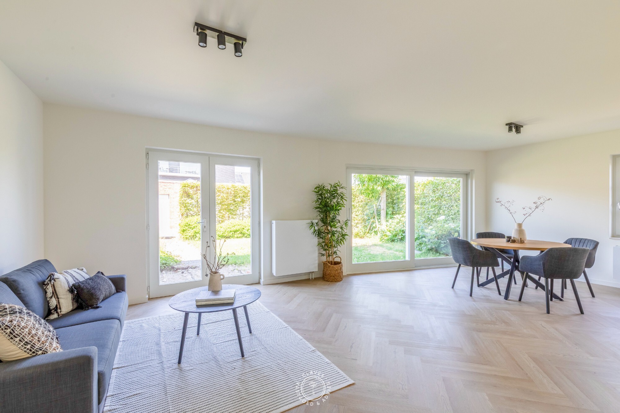High-end vernieuwbouwappartement met privatieve tuin