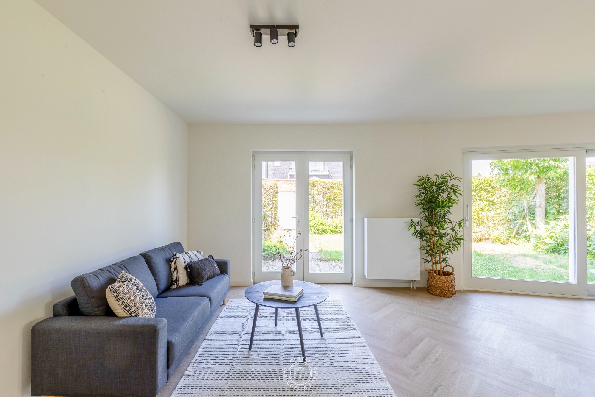 High-end vernieuwbouwappartement met privatieve tuin