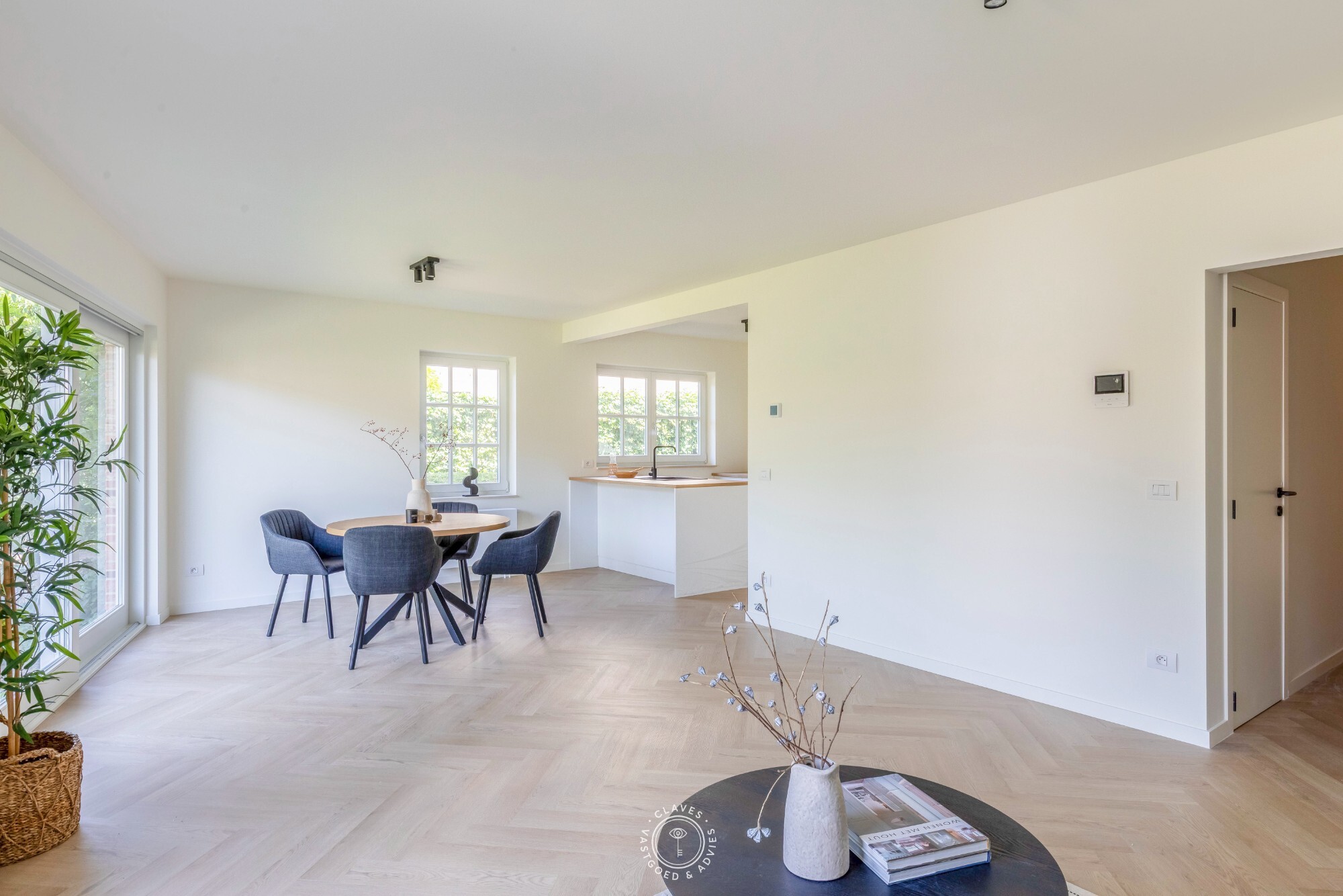 High-end vernieuwbouwappartement met privatieve tuin