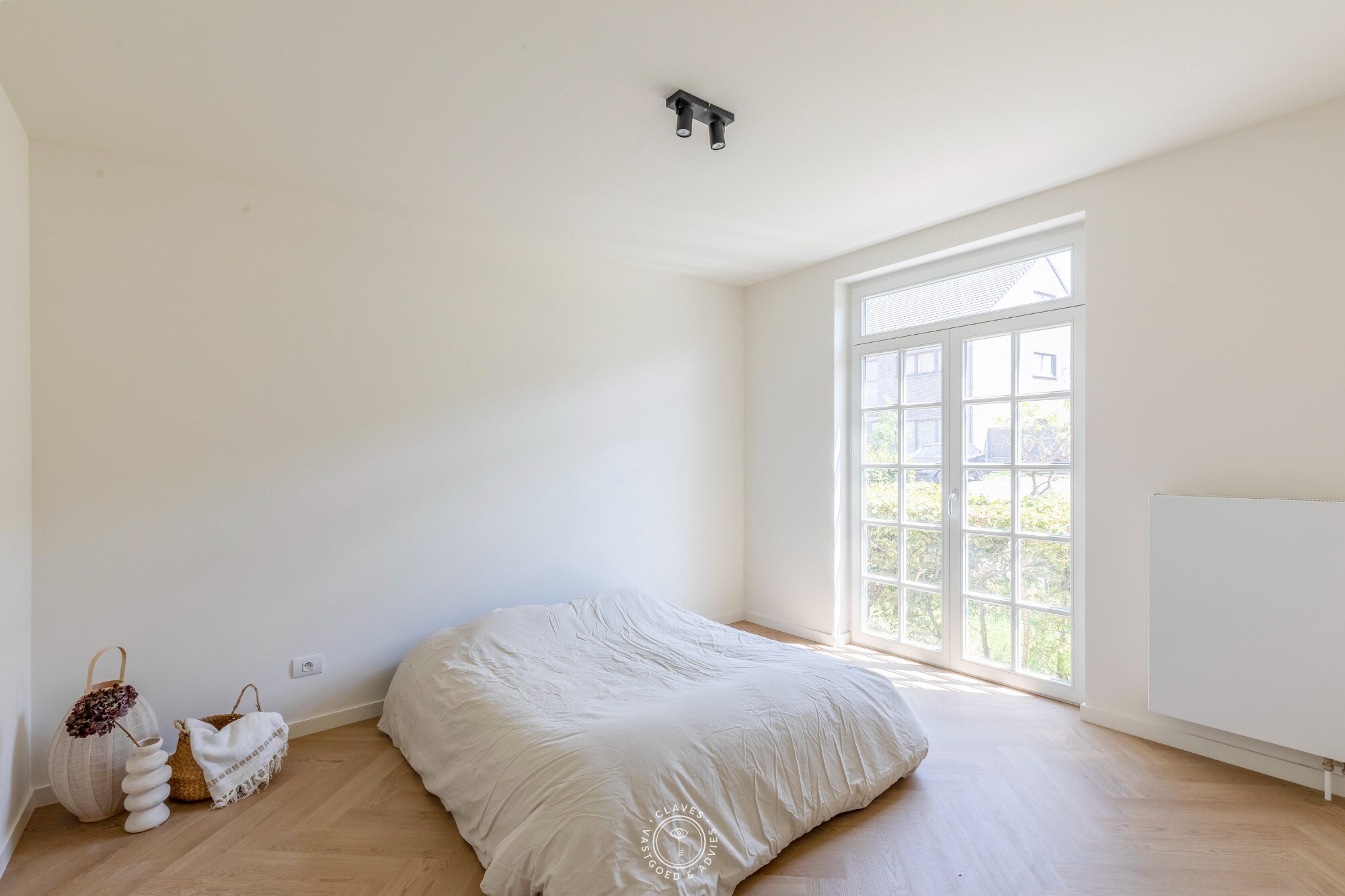 High-end vernieuwbouwappartement met privatieve tuin