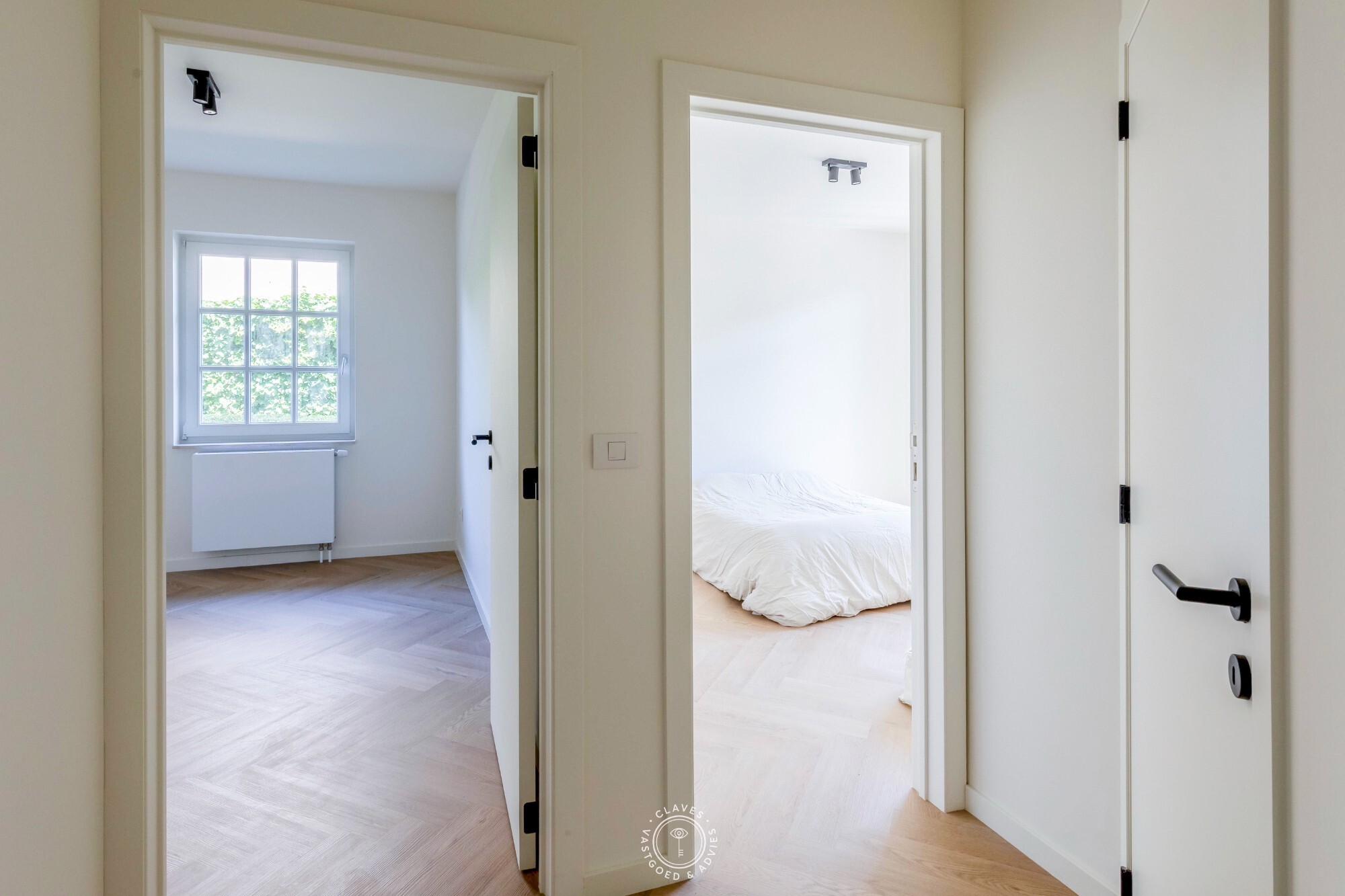 High-end vernieuwbouwappartement met privatieve tuin