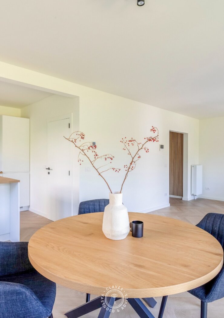 High-end vernieuwbouwappartement met privatieve tuin
