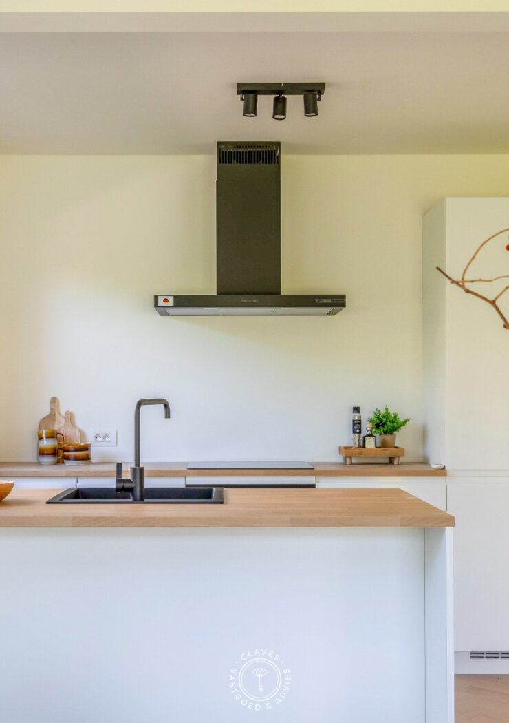 High-end vernieuwbouwappartement met privatieve tuin