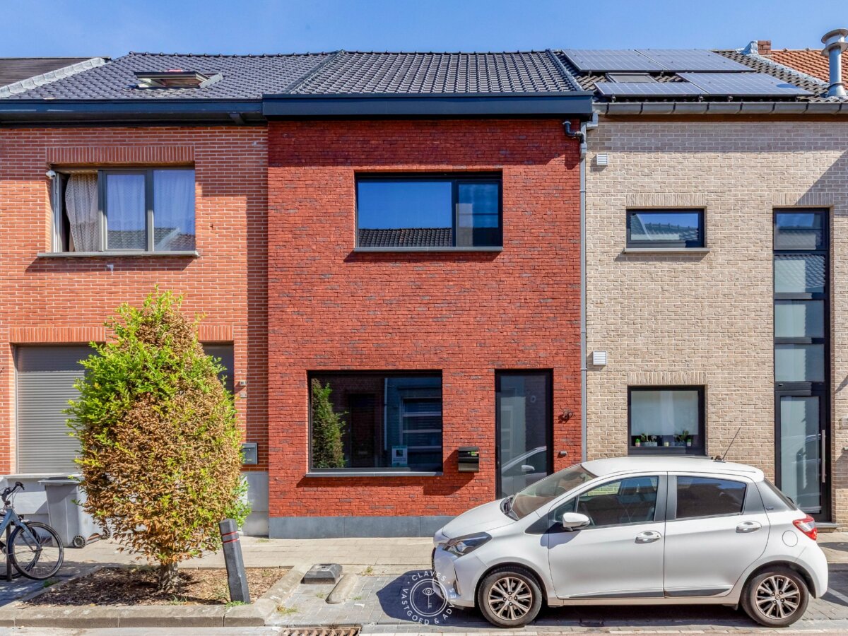 Verzorgde rijwoning met gezellige stadstuin
