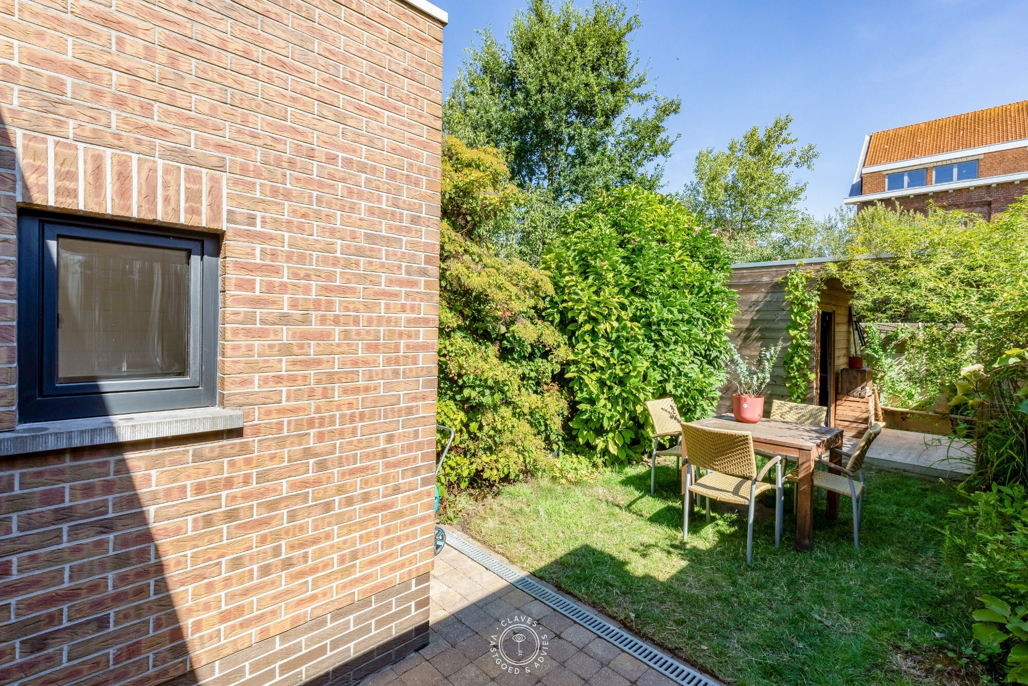 Verzorgde rijwoning met gezellige stadstuin