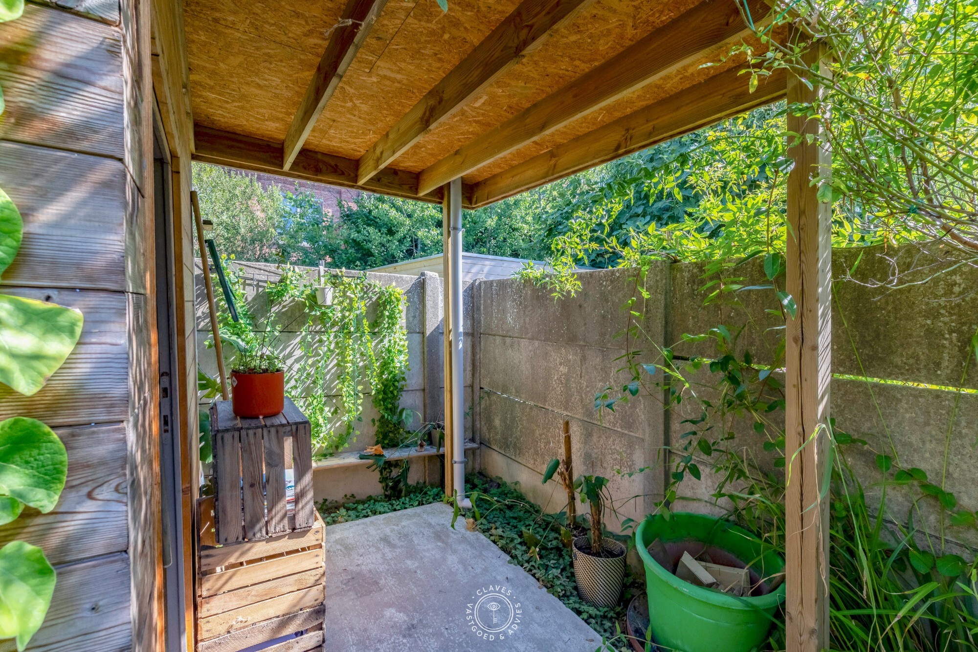 Verzorgde rijwoning met gezellige stadstuin