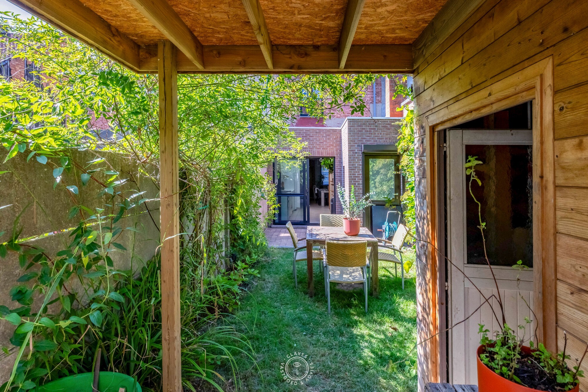 Verzorgde rijwoning met gezellige stadstuin