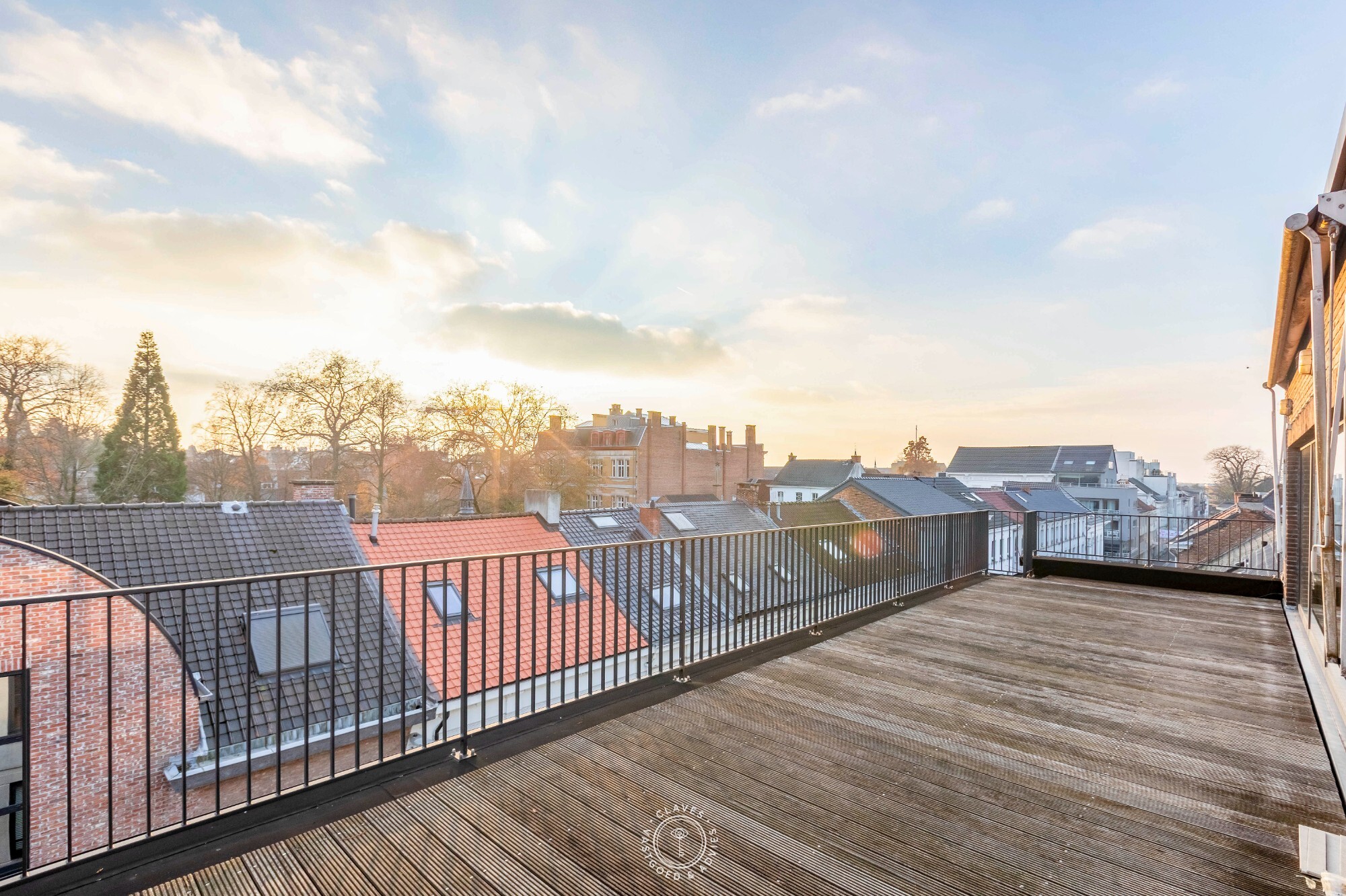 Dakappartement met ruim zuidgericht terras in centrum Sint-Niklaas