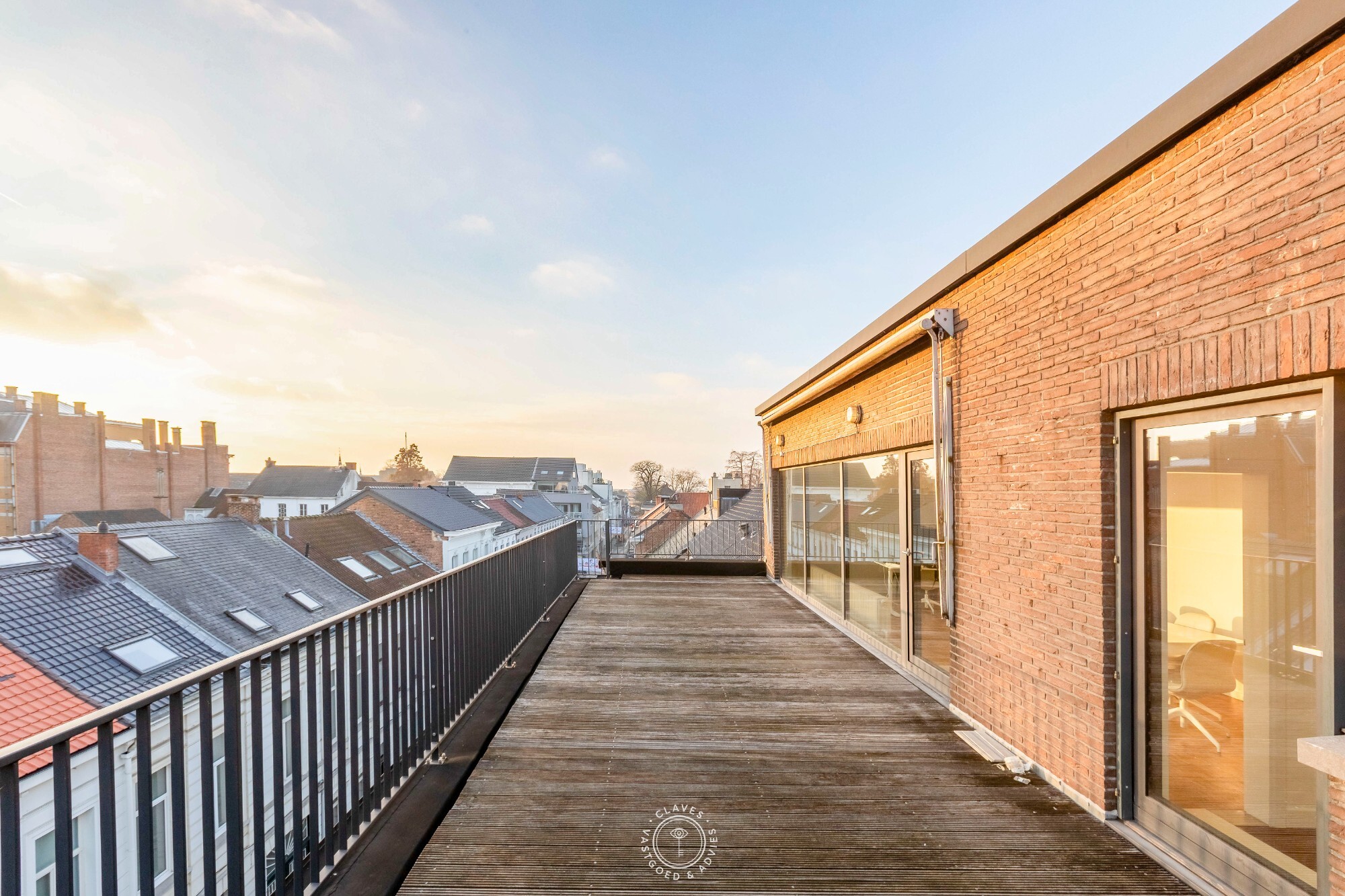 Dakappartement met ruim zuidgericht terras in centrum Sint-Niklaas