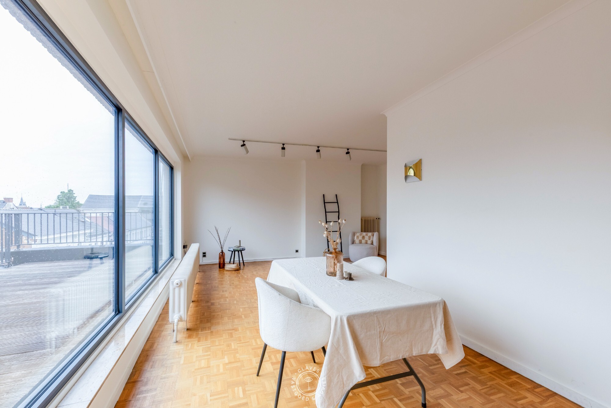 Dakappartement met ruim zuidgericht terras in centrum Sint-Niklaas